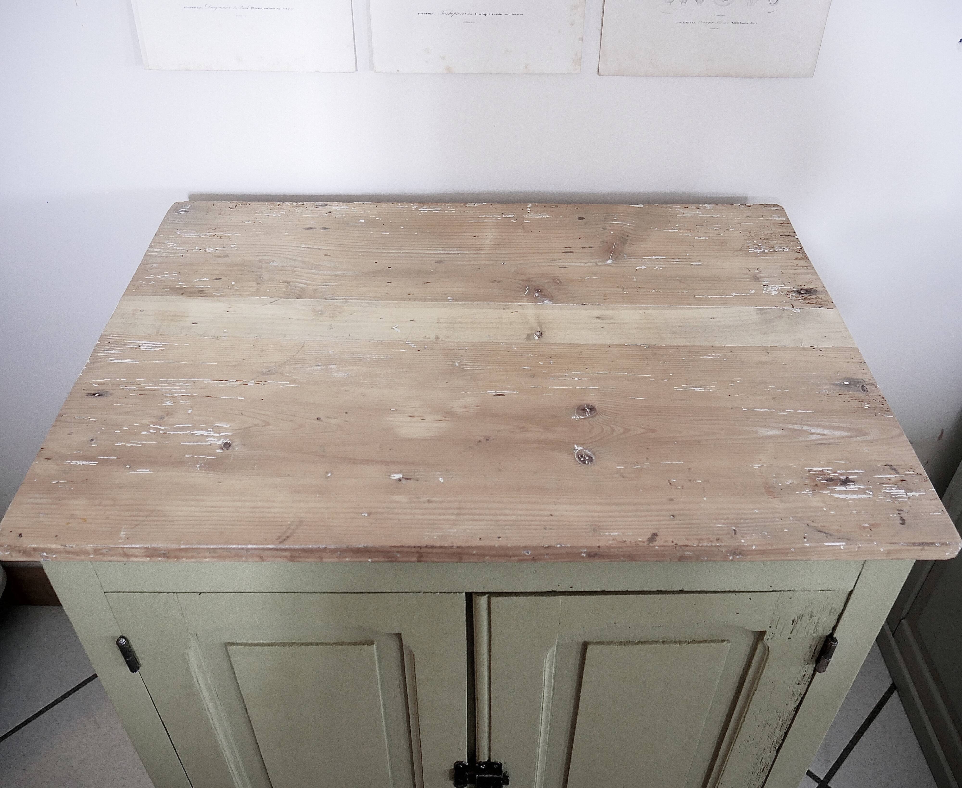 Parisian buffet "clay green"