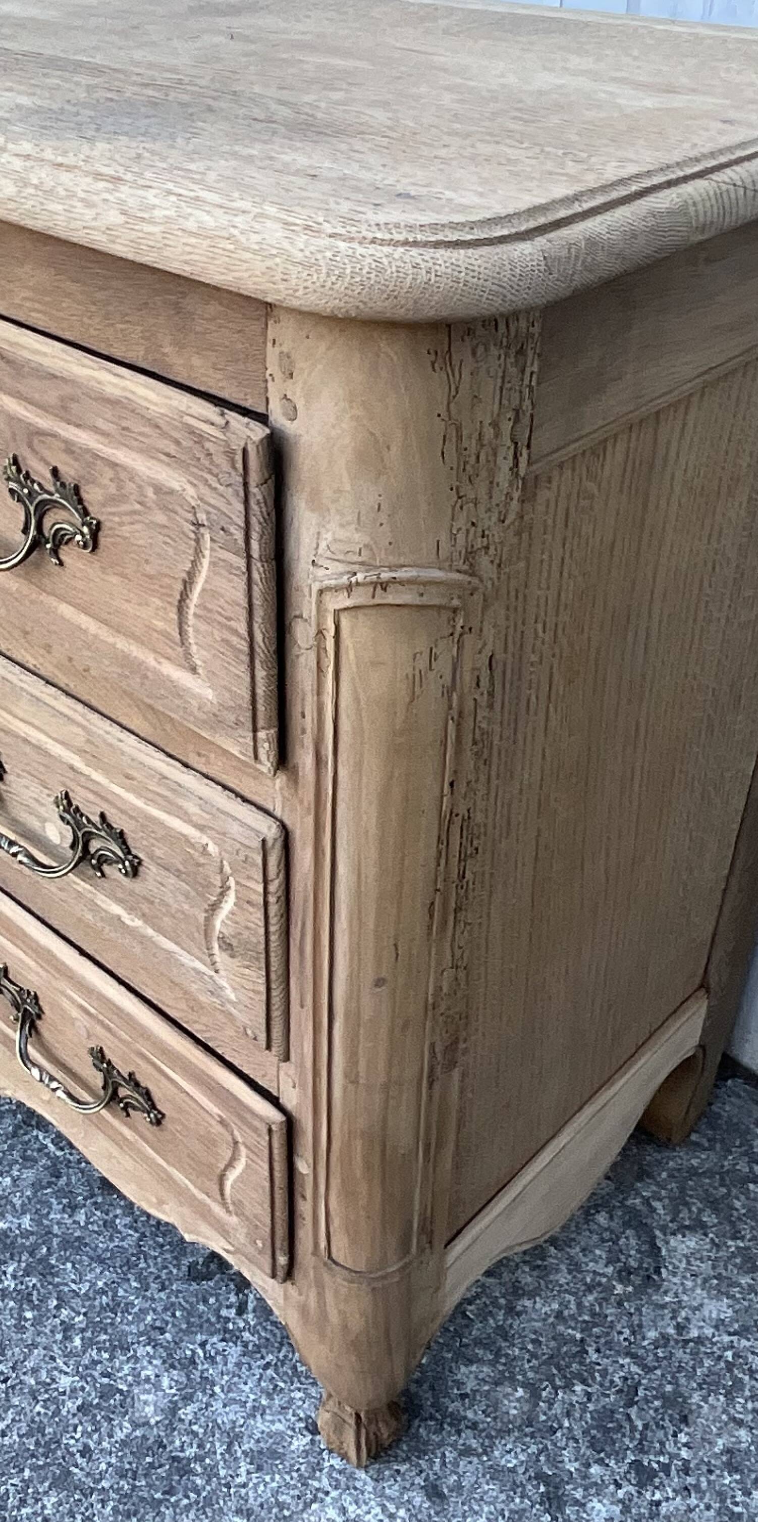 Louis XV chest of drawers in solid oak, late 18th century – Loire Valley