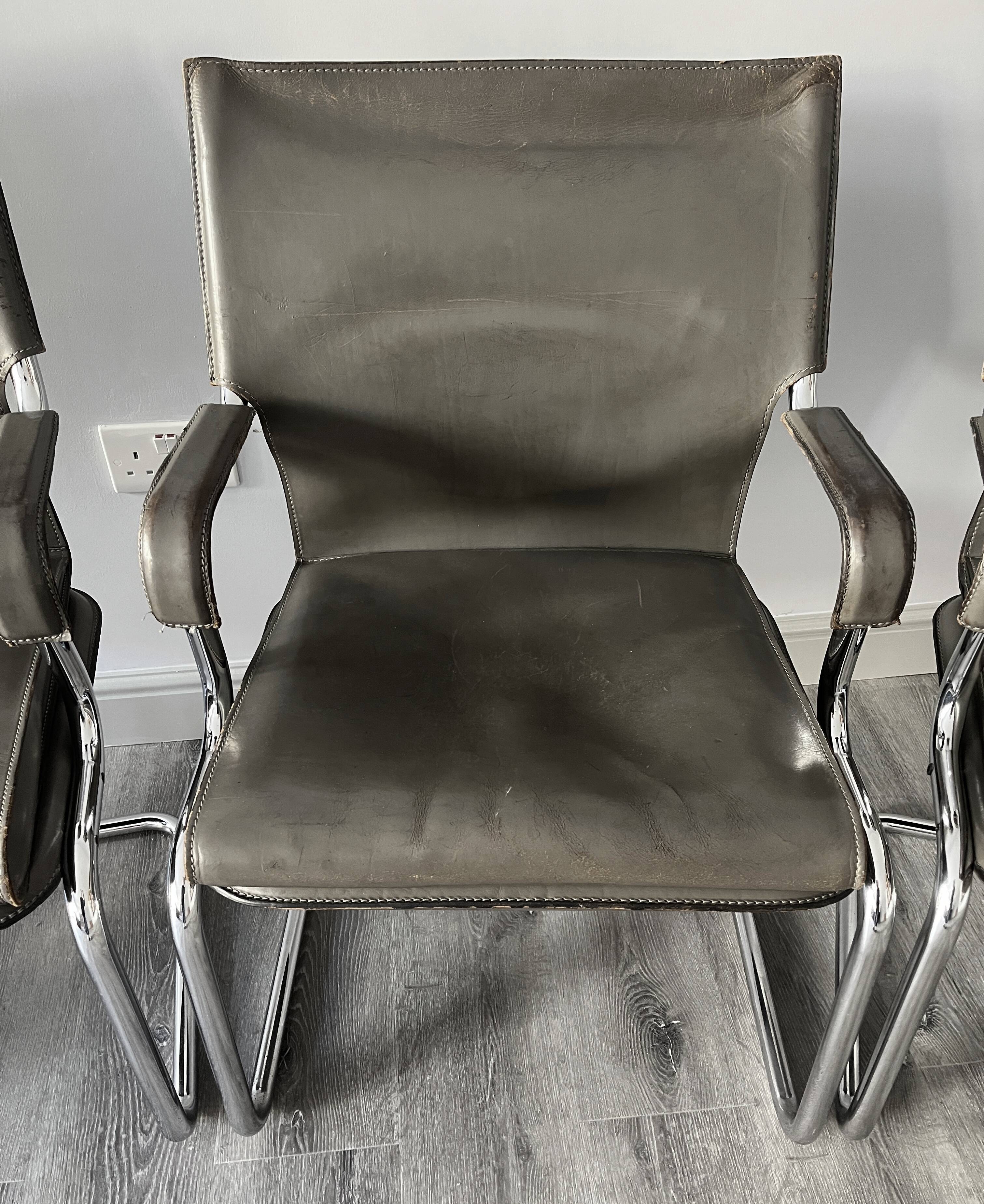 Set of 6 Uno chairs in grey leather on tubular chrome cantilevered frames