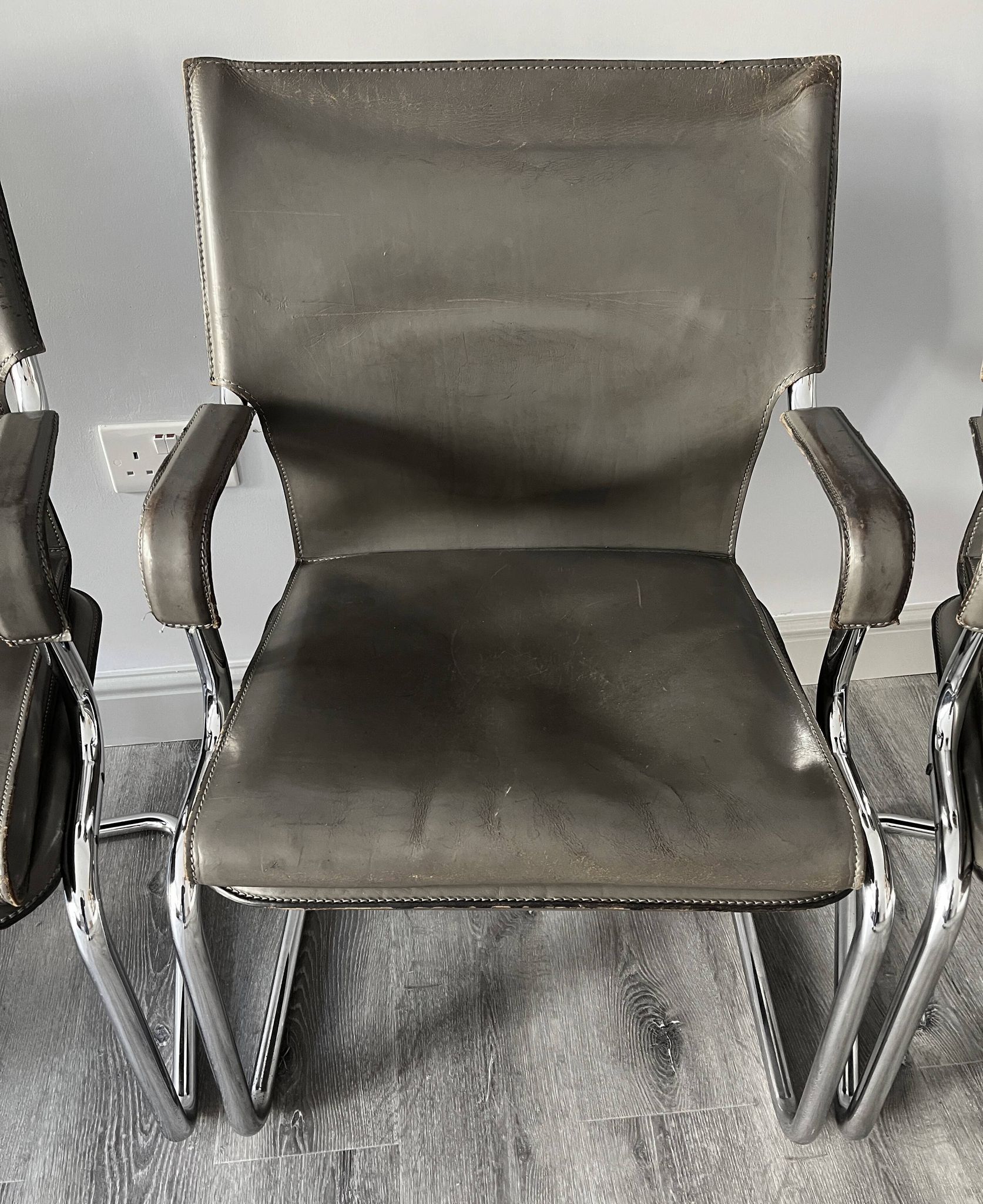Set of 6 Uno chairs in grey leather on tubular chrome cantilevered frames