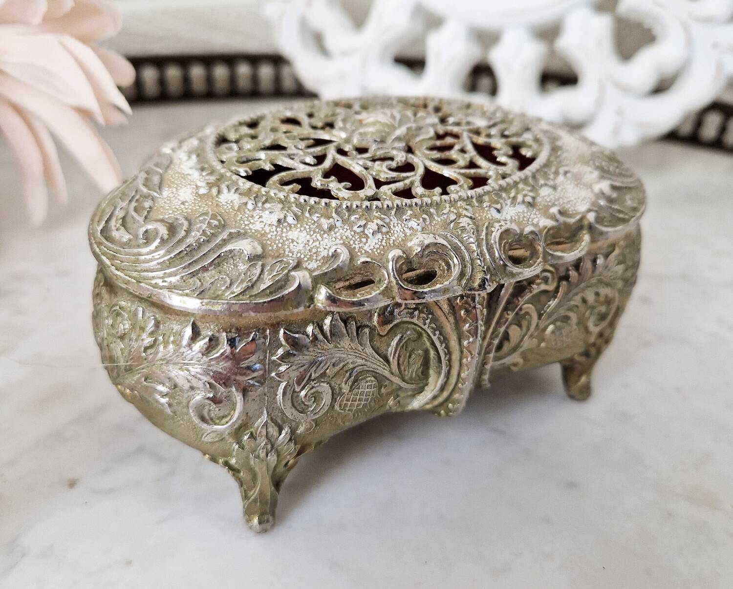 Vintage openwork silver metal jewelry box
