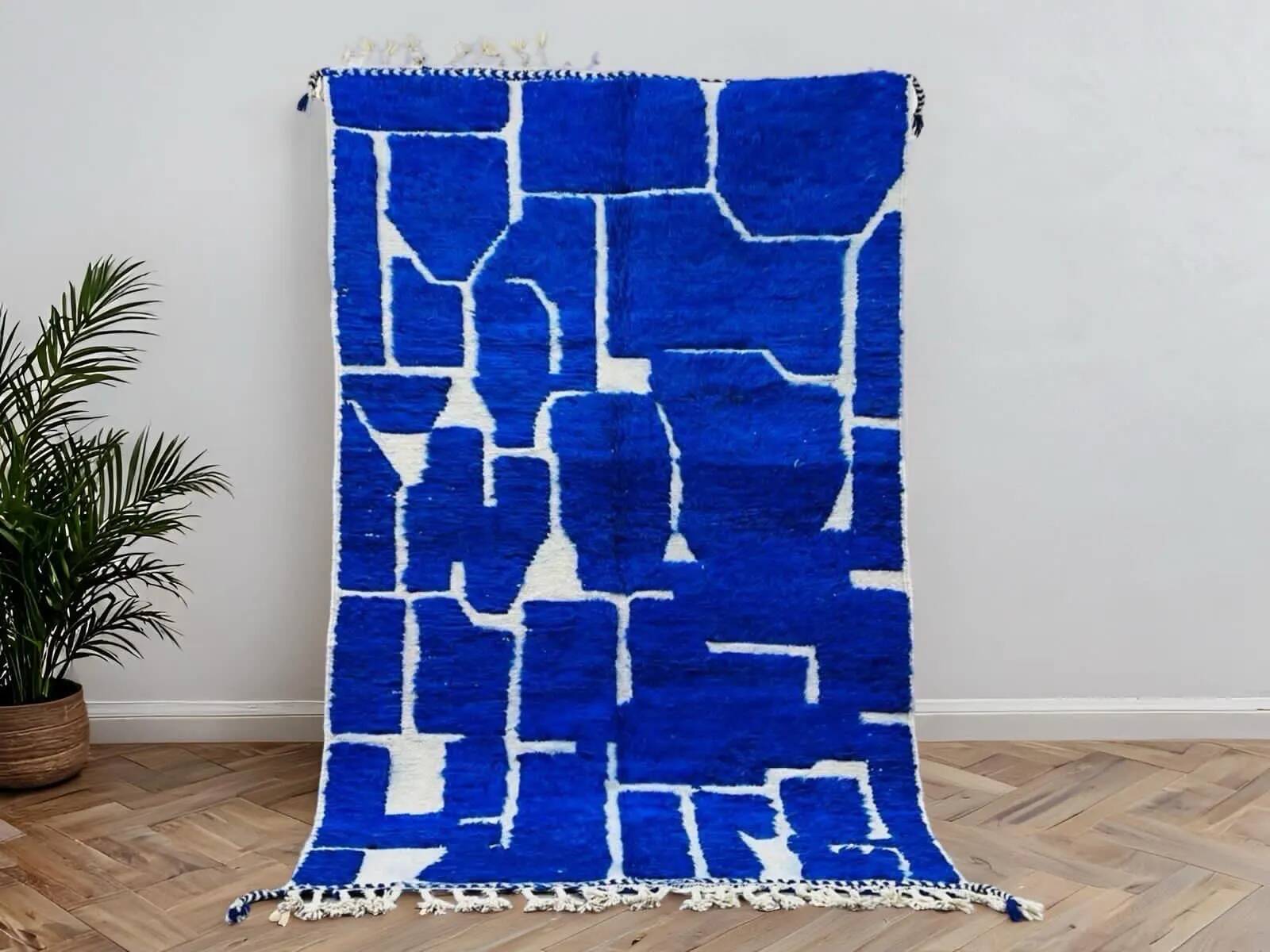 Berber rug in pure wool, handmade, 250x150 cm, made in Morocco.