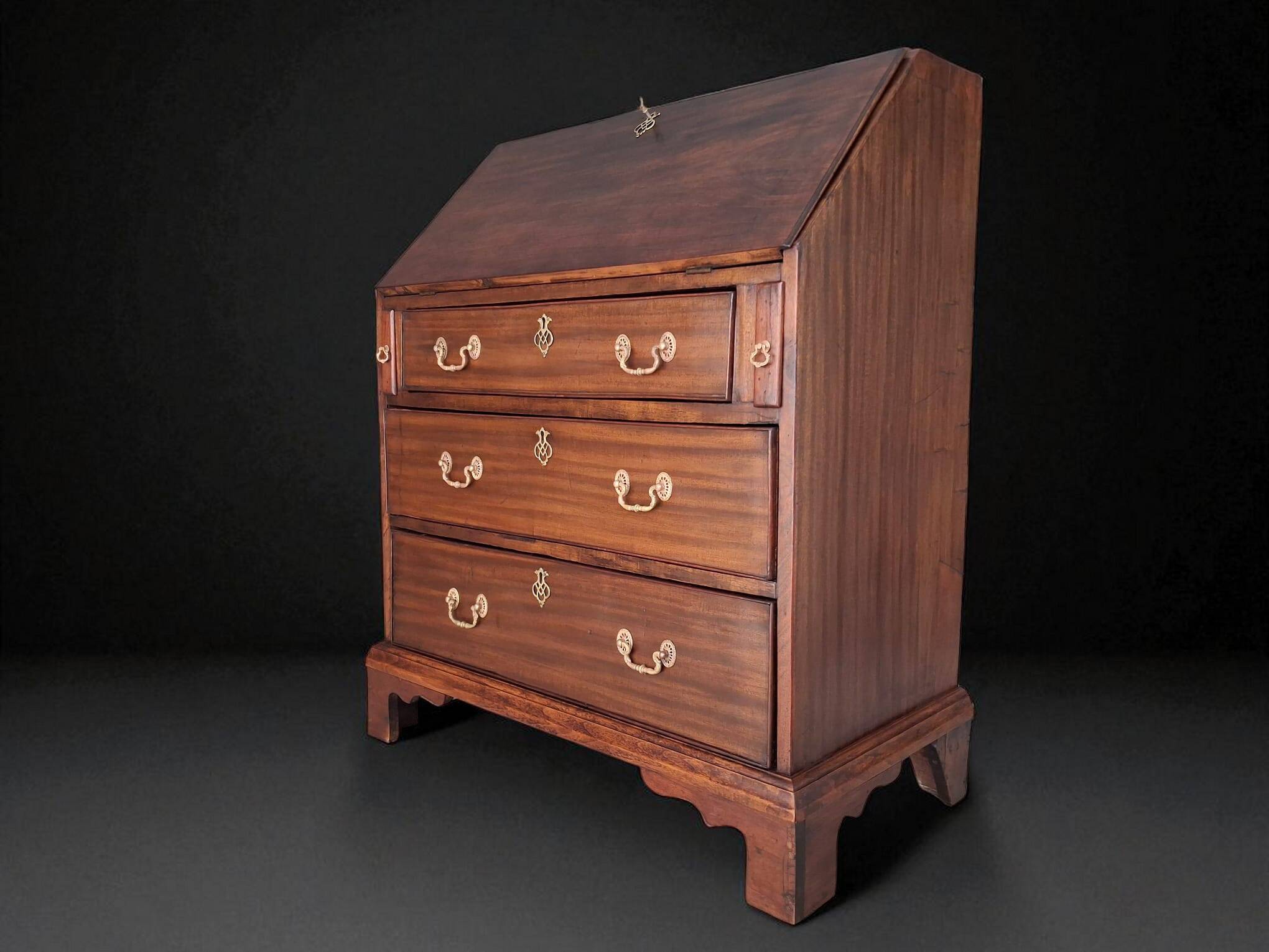 Bureau secrétaire antique français – Louis XVI, acajou massif, vers 1790