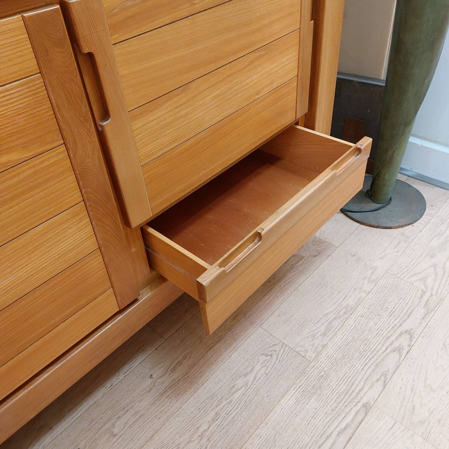 Regain house sideboard