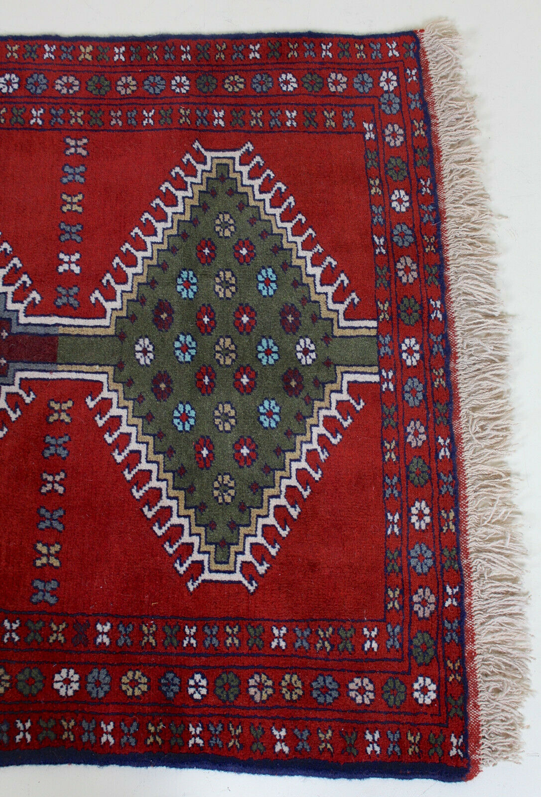 Contemporary rug with tassels shivran 185x118cm
