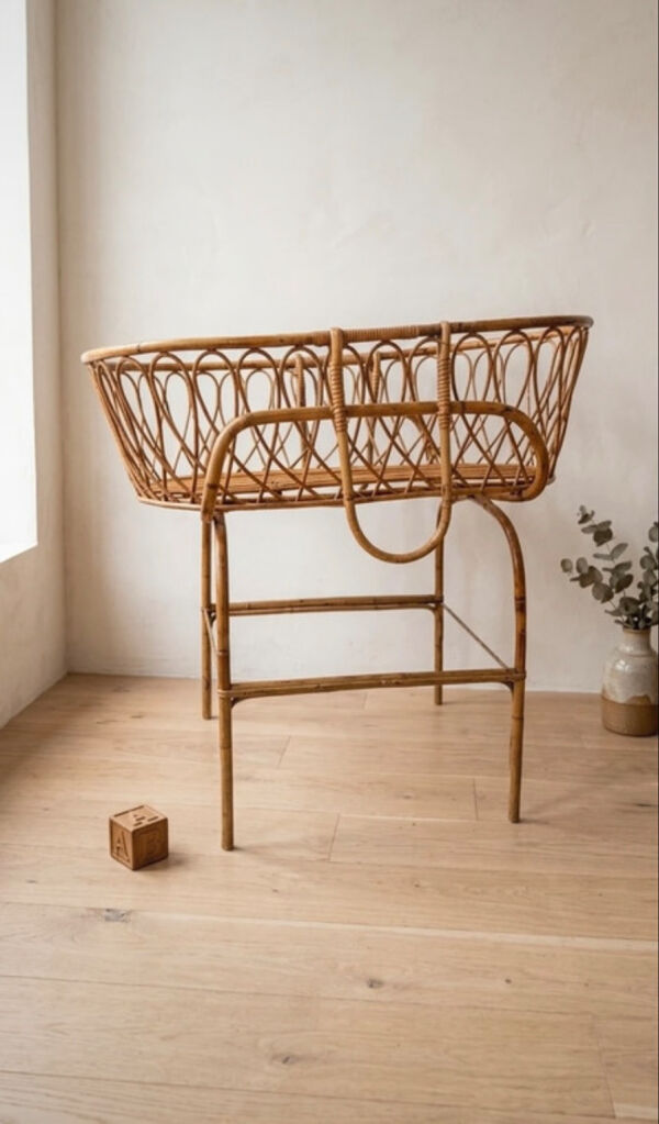 Berceau en rotin vintage