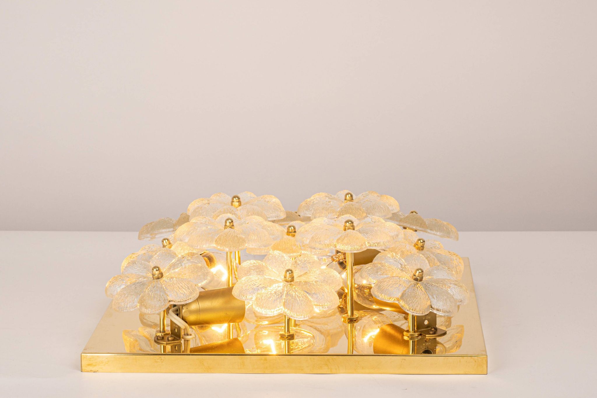 Magnificent small wall lamp/ceiling fixture in glass in the shape of a flower E. Palme, Germany.