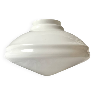 Globe soucoupe Art Déco en opaline blanche
