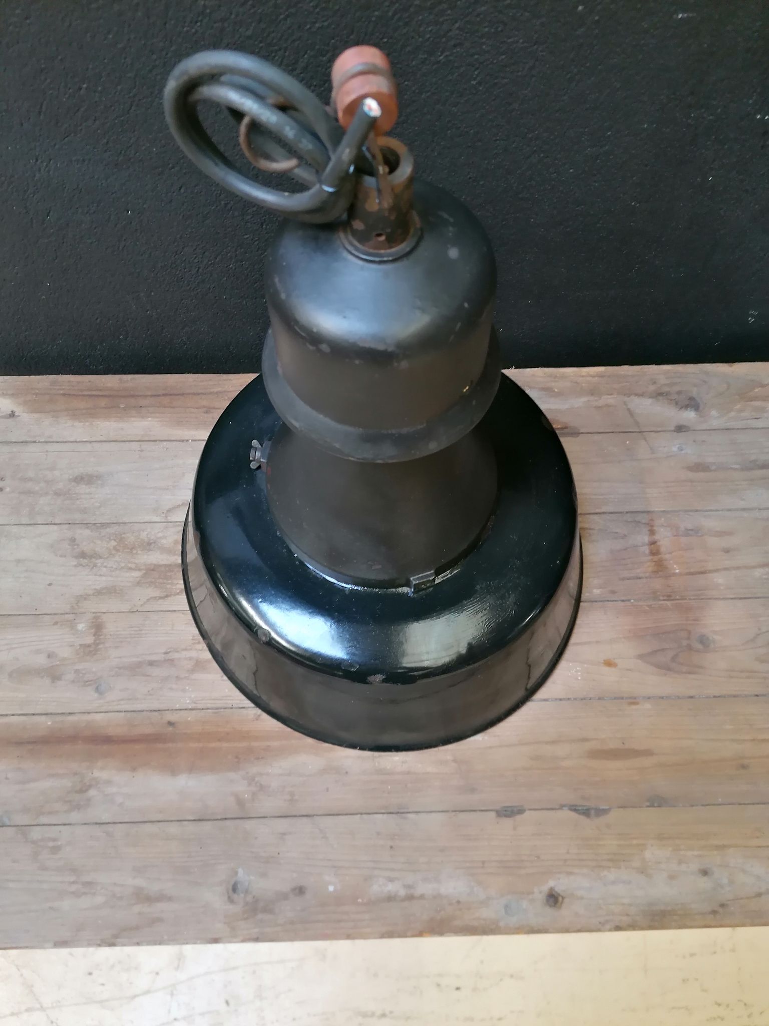 Industrial hanging lamps in enamelled metal, 50