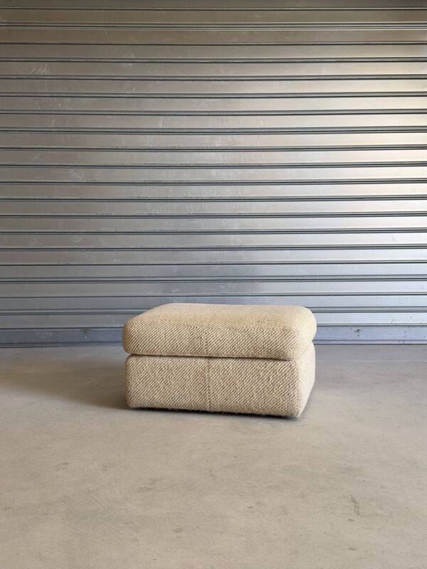Pouf / Ottoman -  Grand pouf en tissu beige texturé