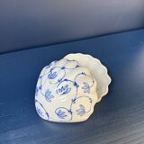 Rare boîte coquillage en porcelaine blanc & bleu
