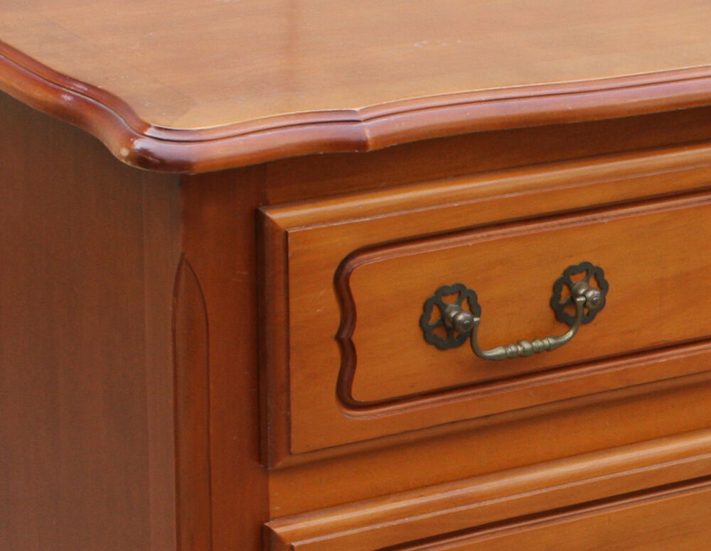 Commode vintage, octobre 1975, bois massif