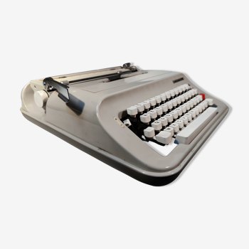 Vintage Underwood 319 Typewriter