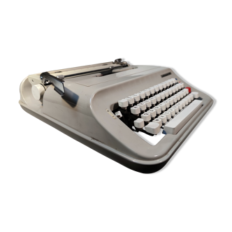 Vintage Underwood 319 Typewriter