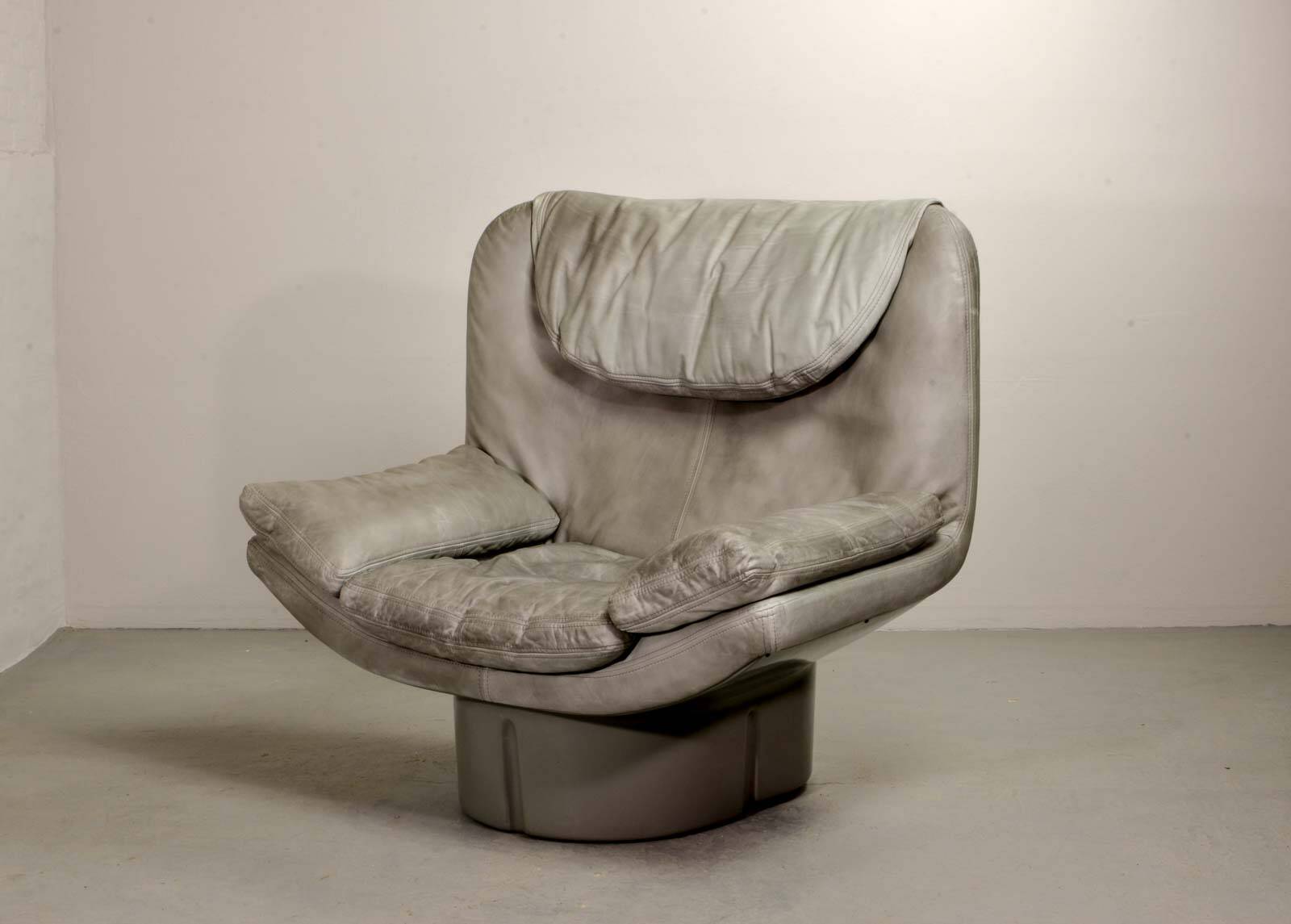 Eye-Catching Italian Grey Leather Lounge Chair by Ammanati & Vitello, 1970s
