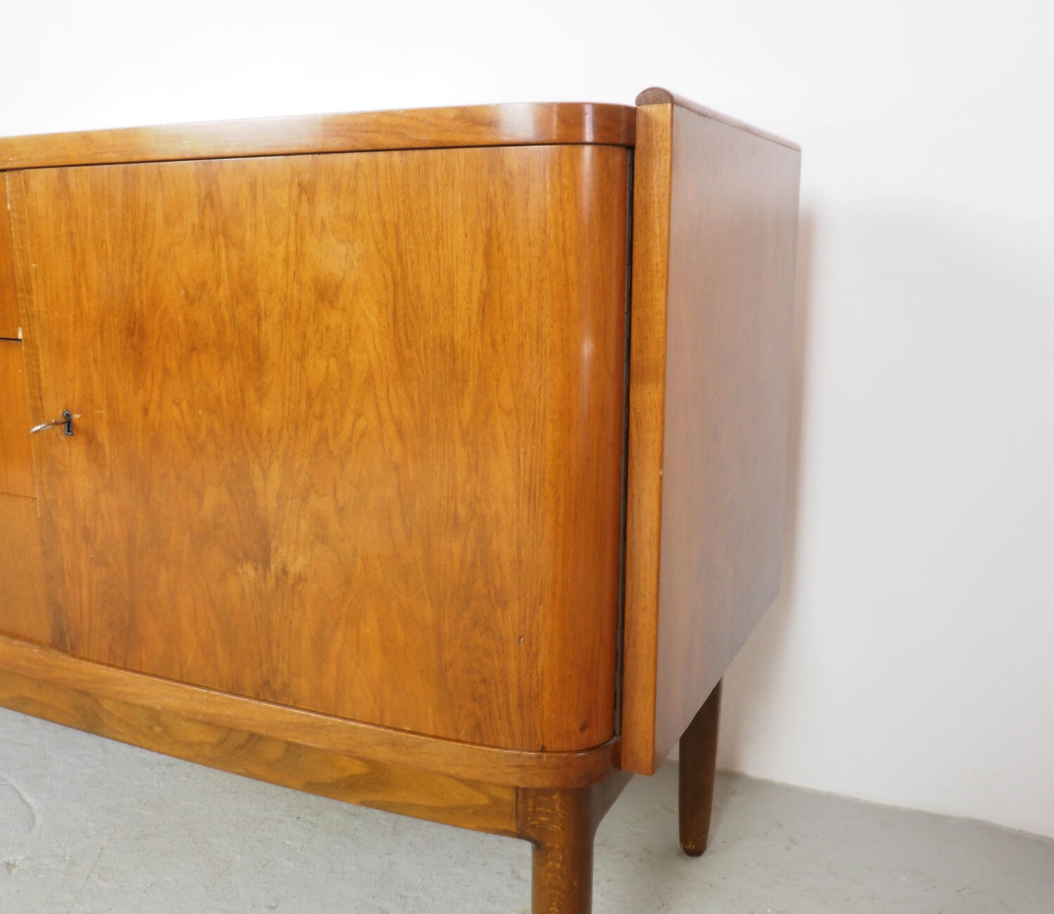 Vintage Danish design sideboard in walnut veneer,1960's