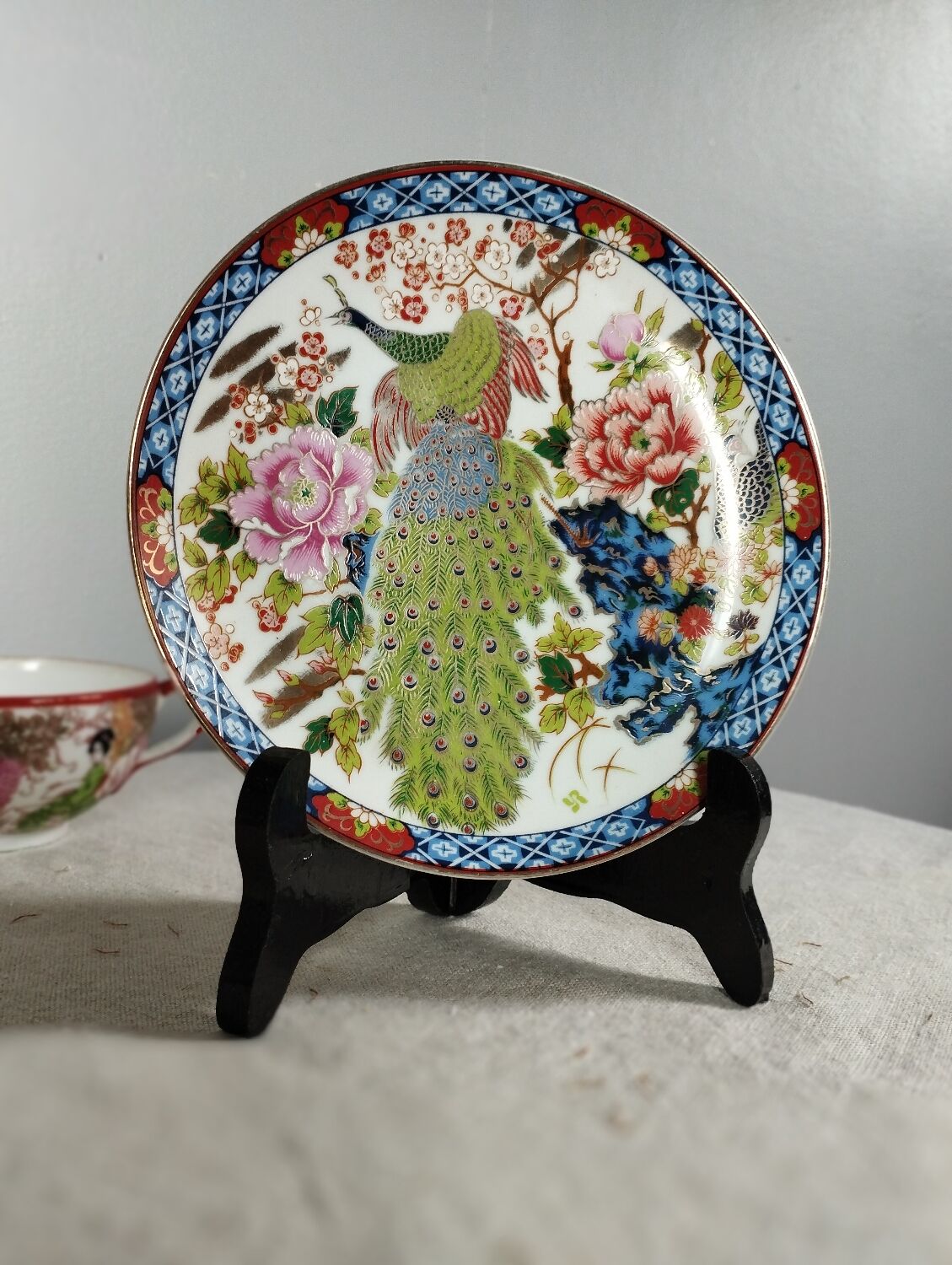 Japan decorative plate, Imari style, peacock and peony décor