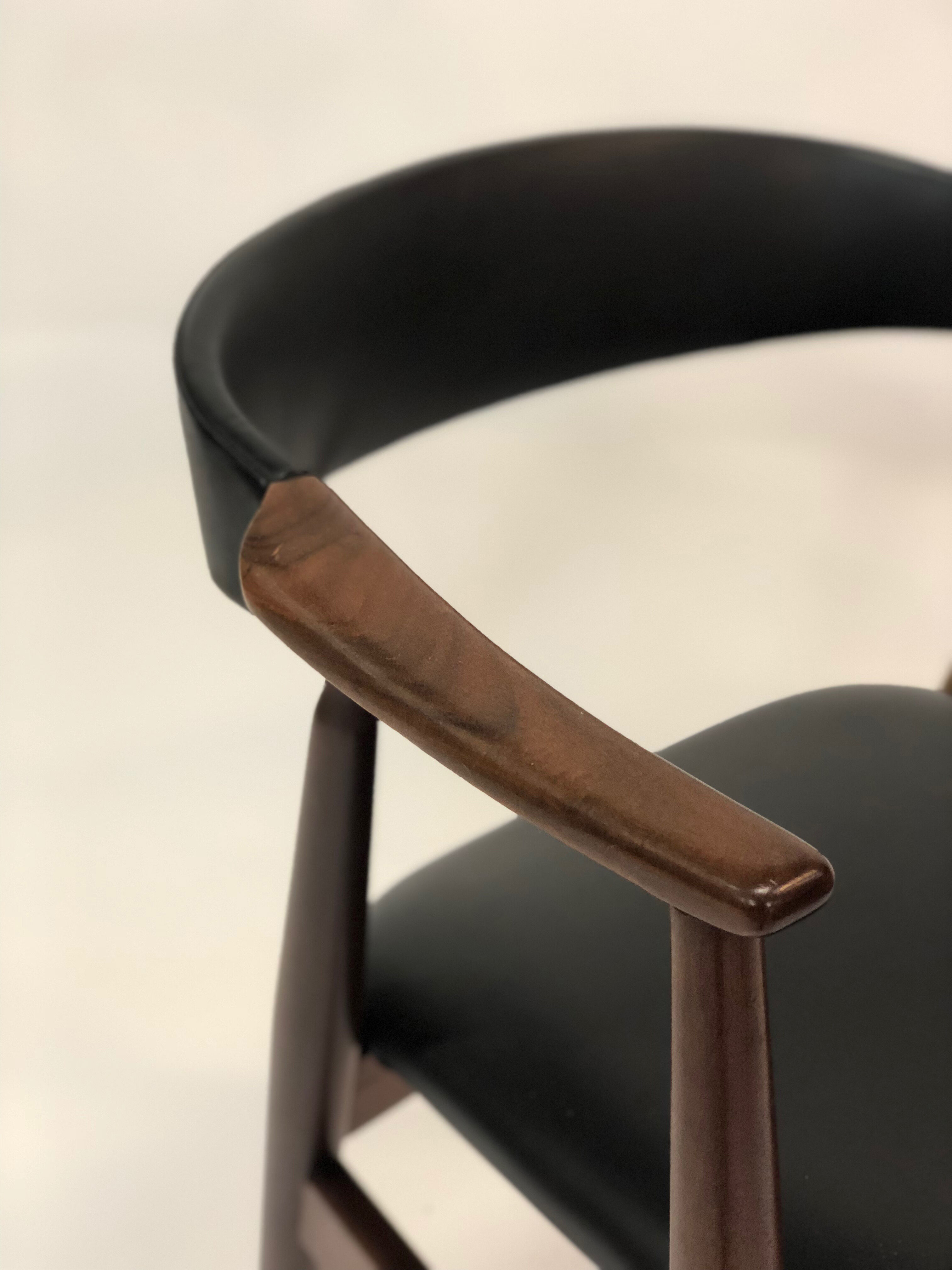 Vintage armchair from the 60s in teak