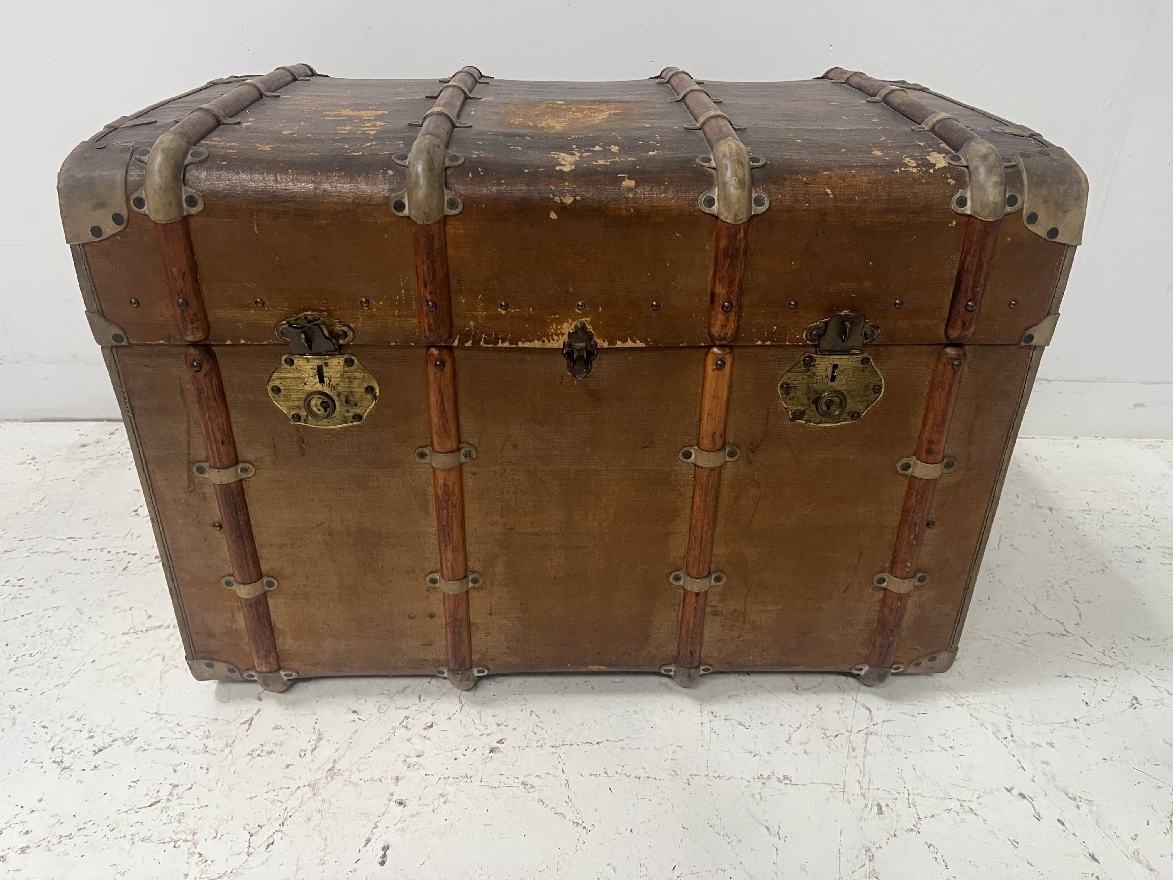 Ancienne malle de voyage a intérieur compartimenté XX siècle