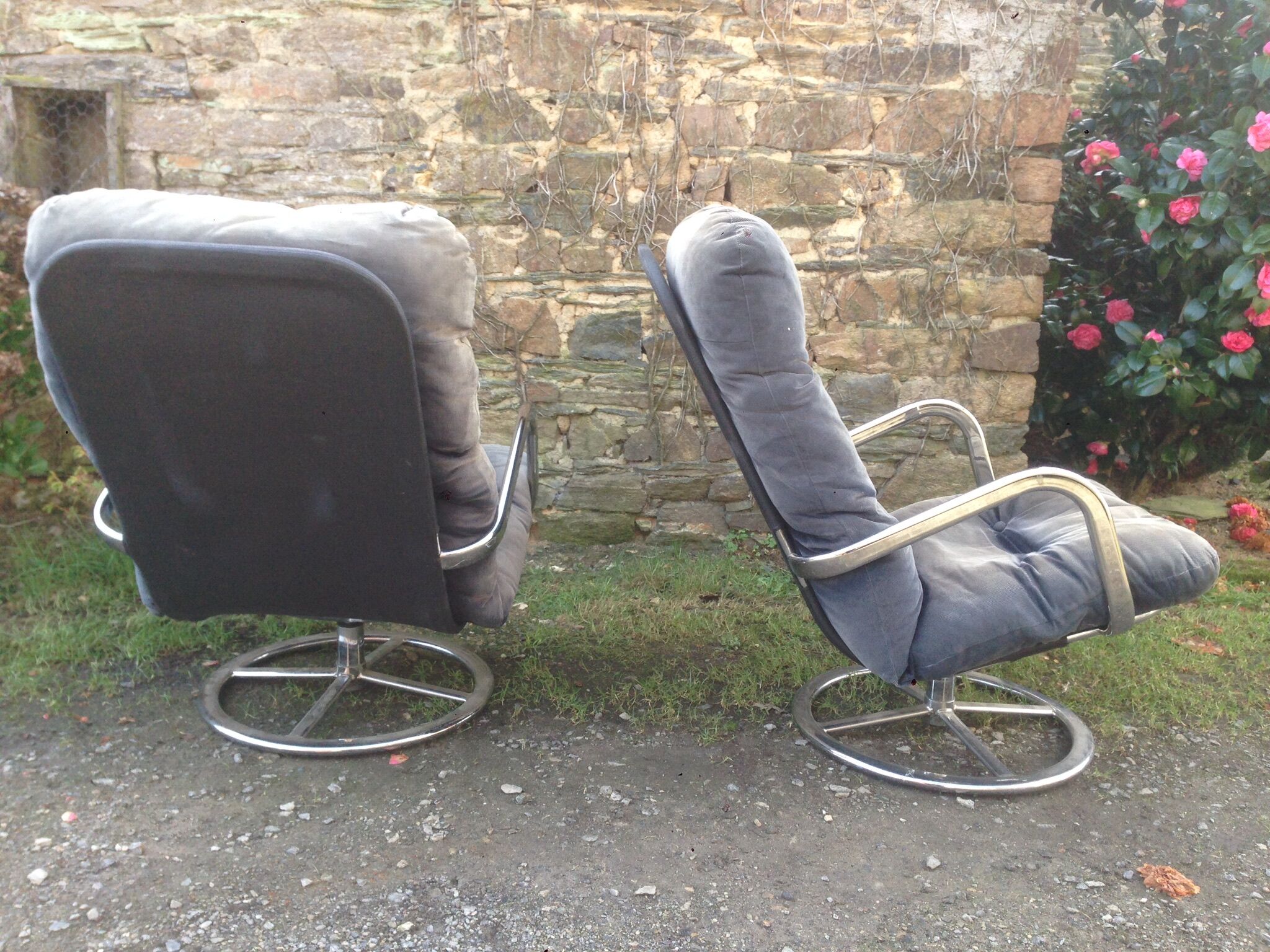 Chrome steel swivel tubular chairs