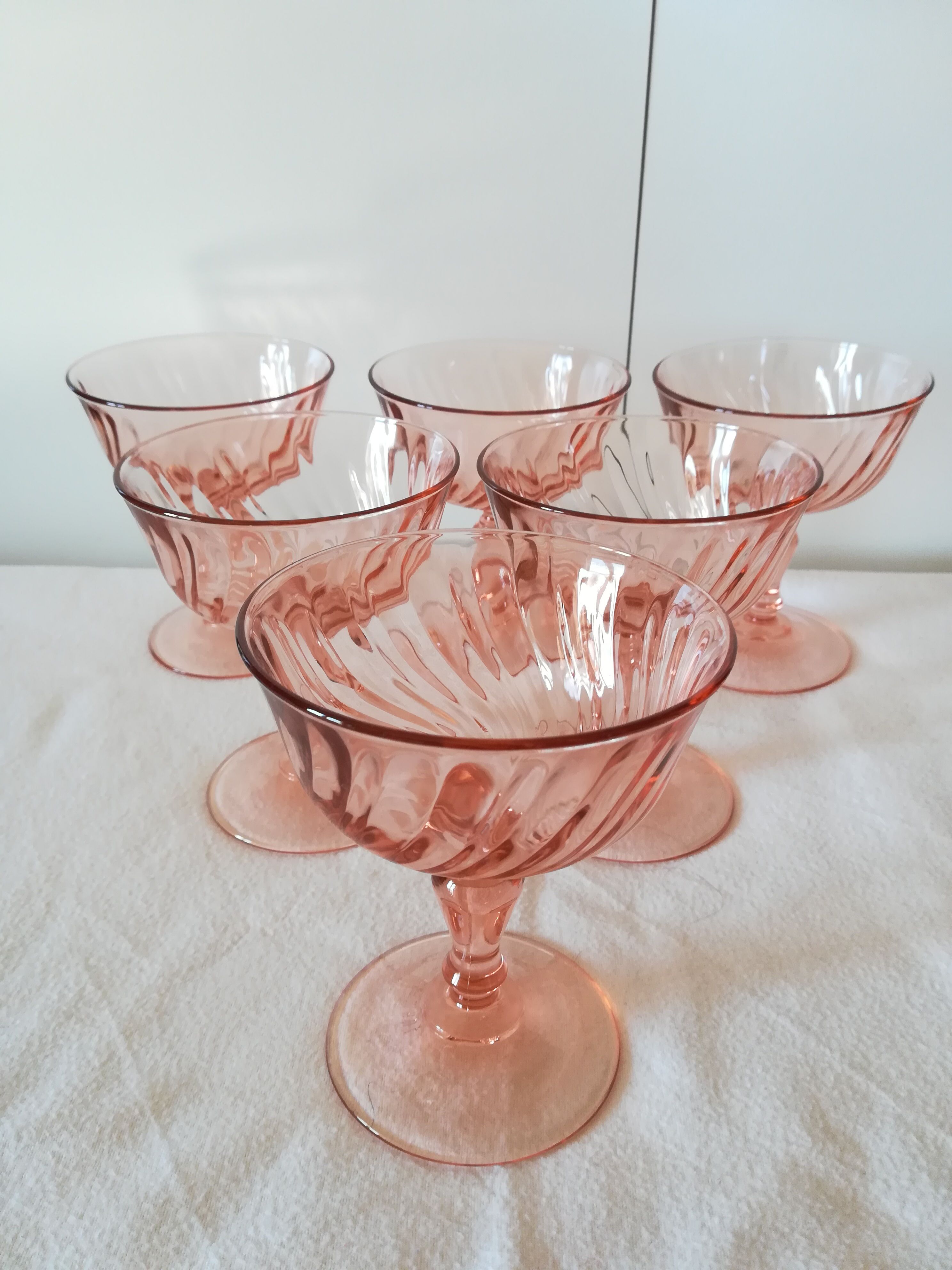 Suite of 6 pink cups
