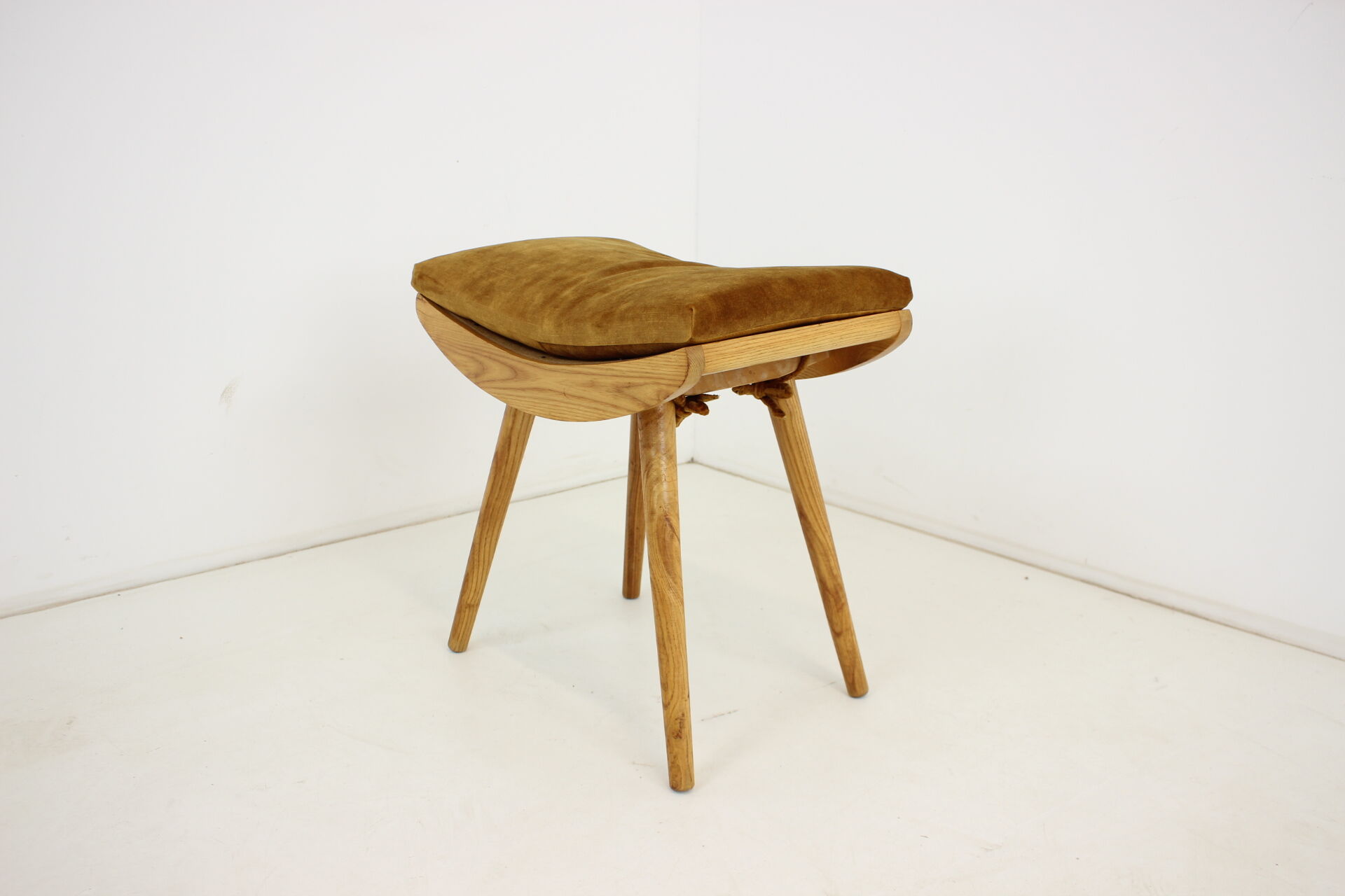 Mid-Century Wooden Stool or Footstool/Uluv, 1960s, Czechoslovakia Status, Submit