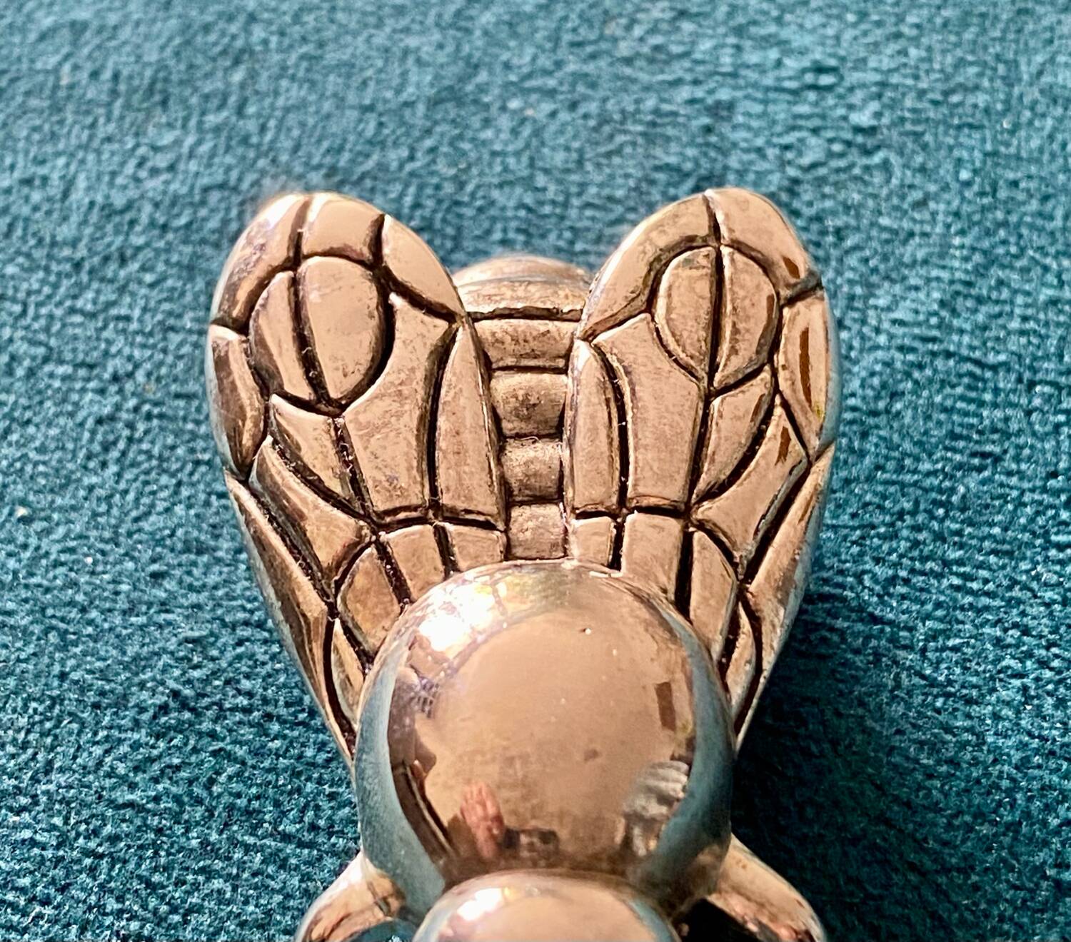 6 Bee-shaped knife holders, silver-colored metal