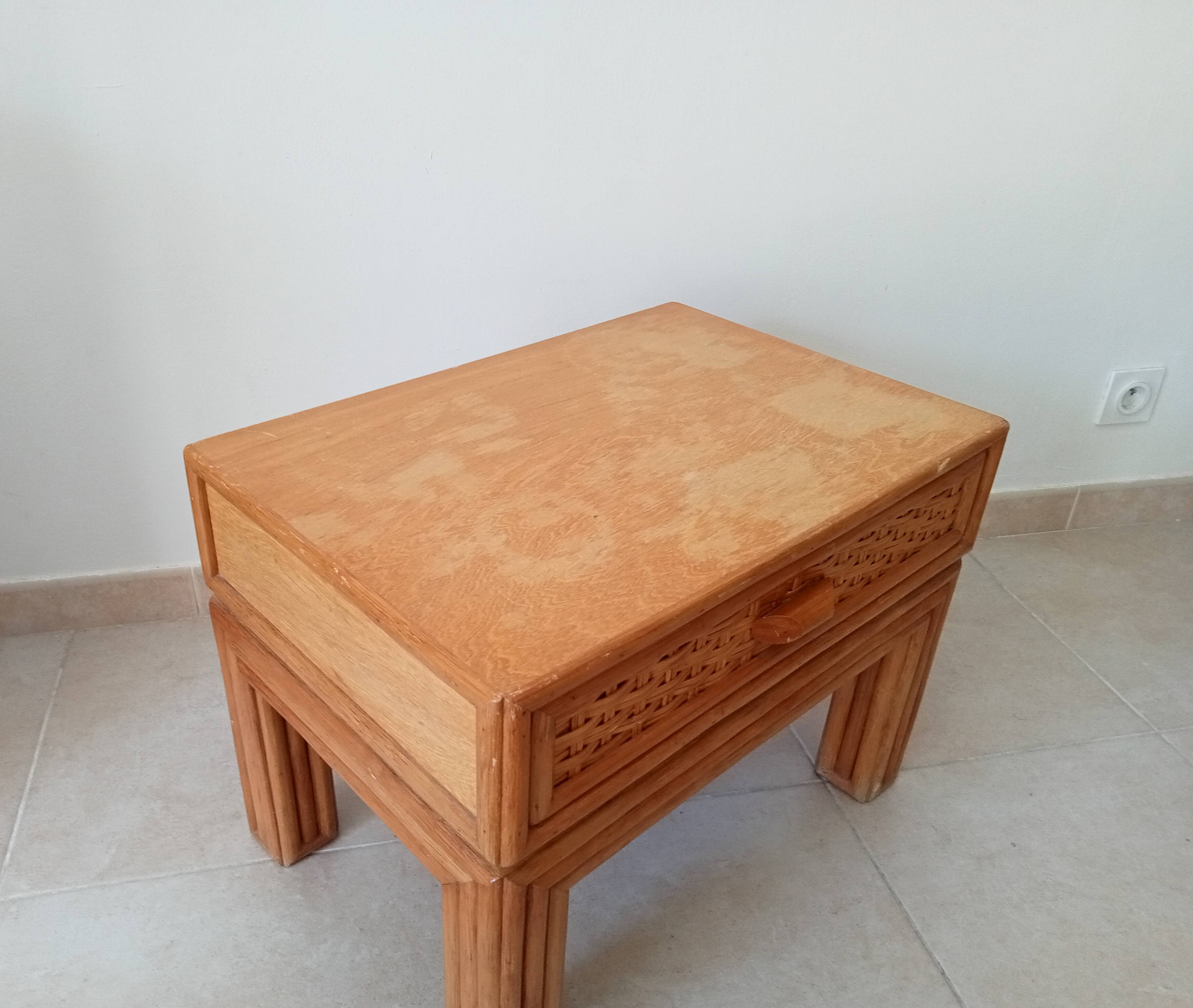 Vintage side table in bamboo and rattan from the 1970s.