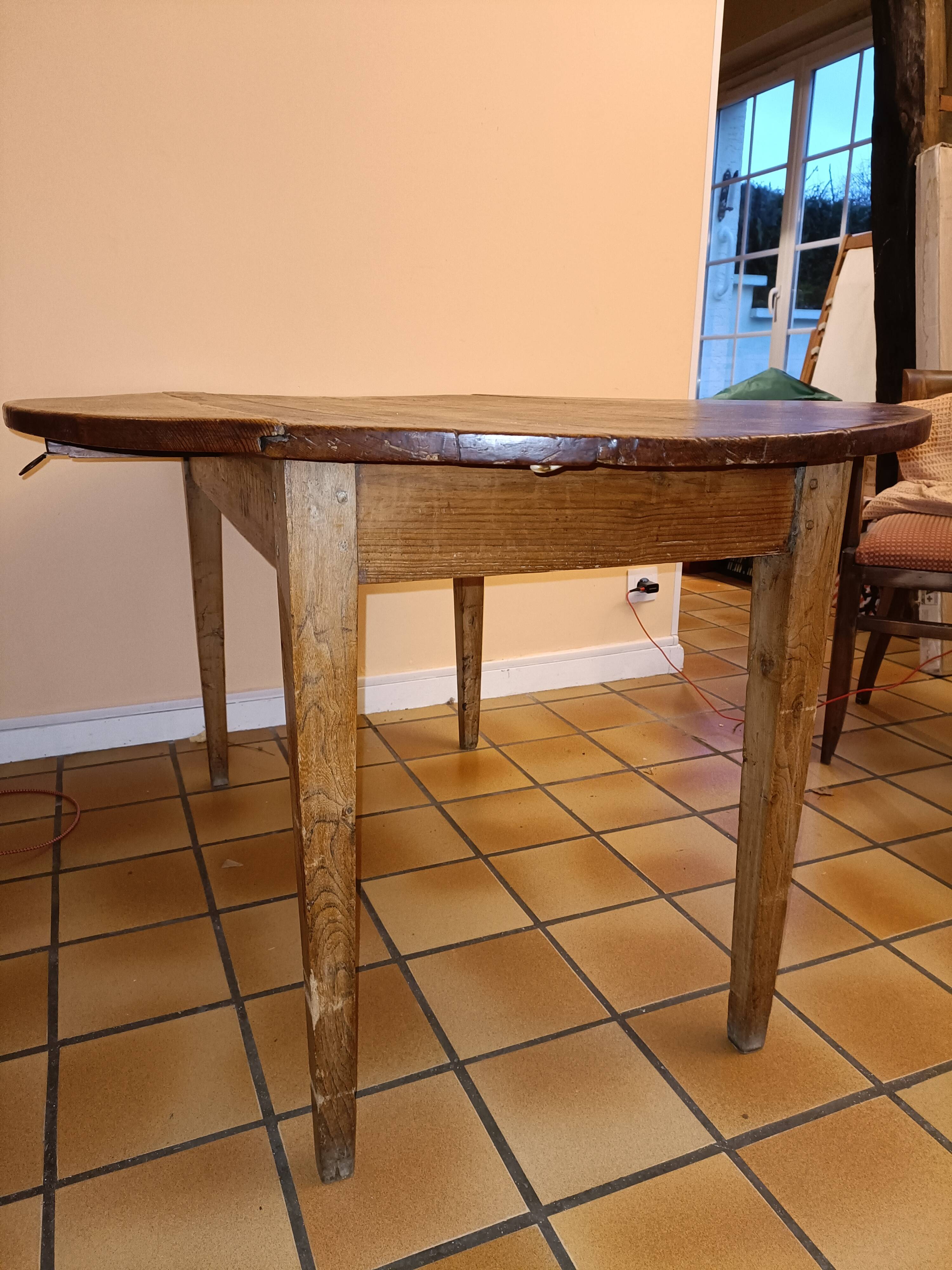 Table a abattants ovale ,milieu 19eme en chêne
