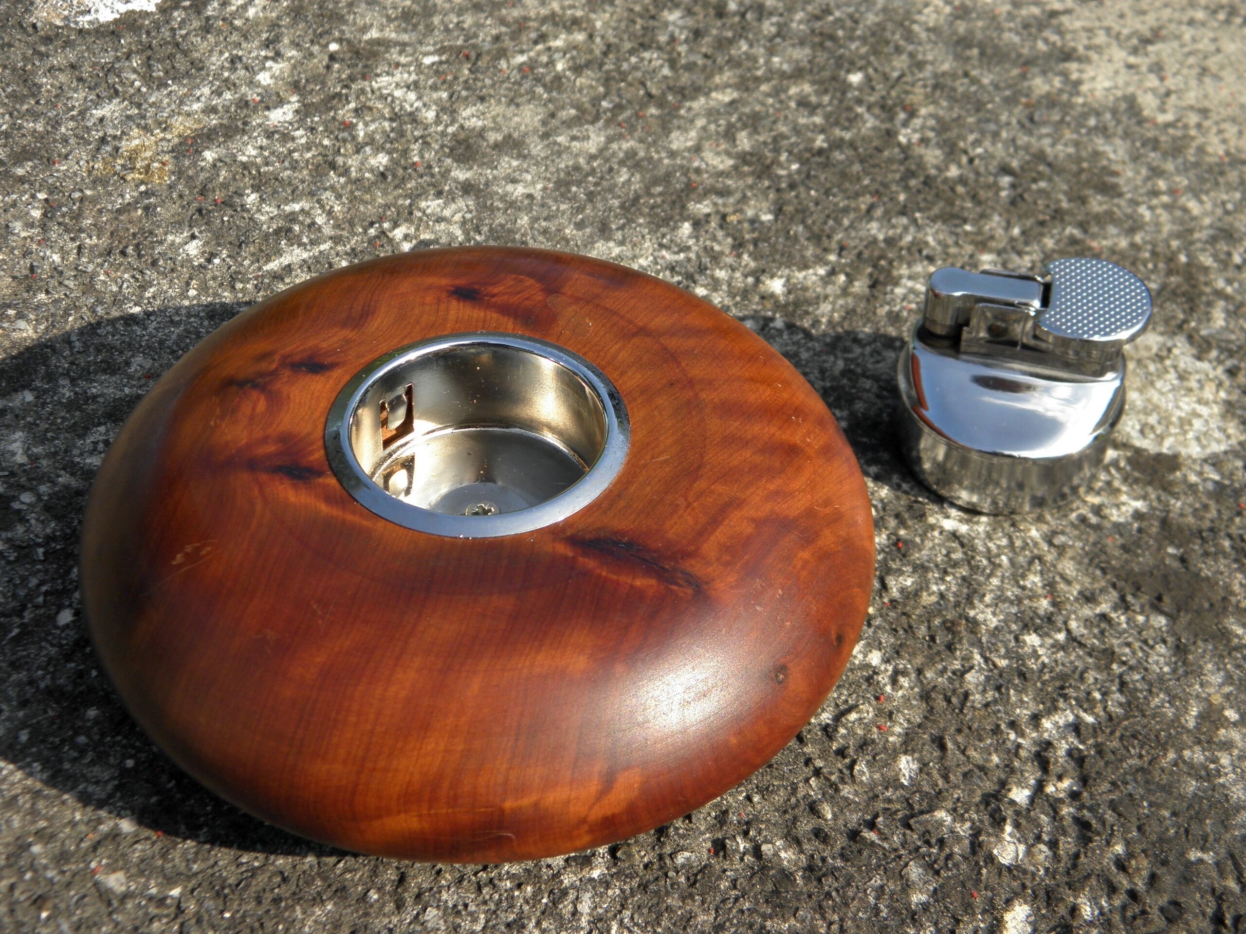 Table lighter in cedar