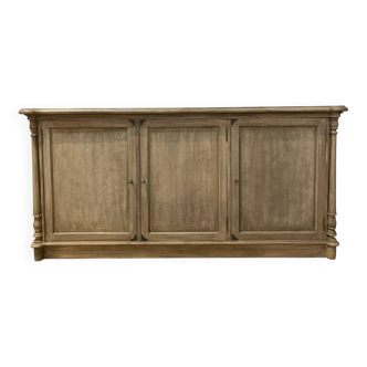 Le buffet des années 1950 a été restauré et repeint