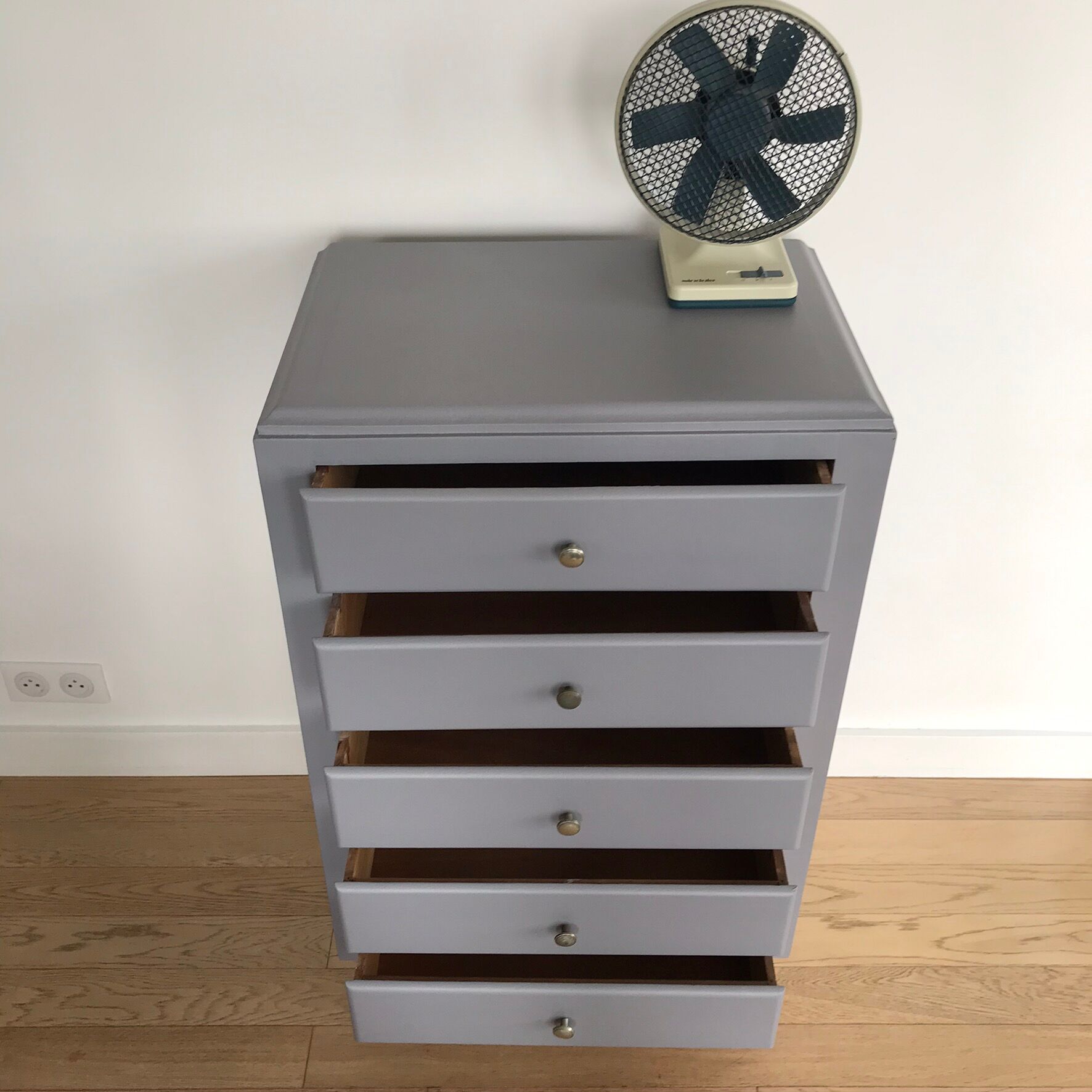 Wooden dresser painted five drawers tapered feet, vintage 60s