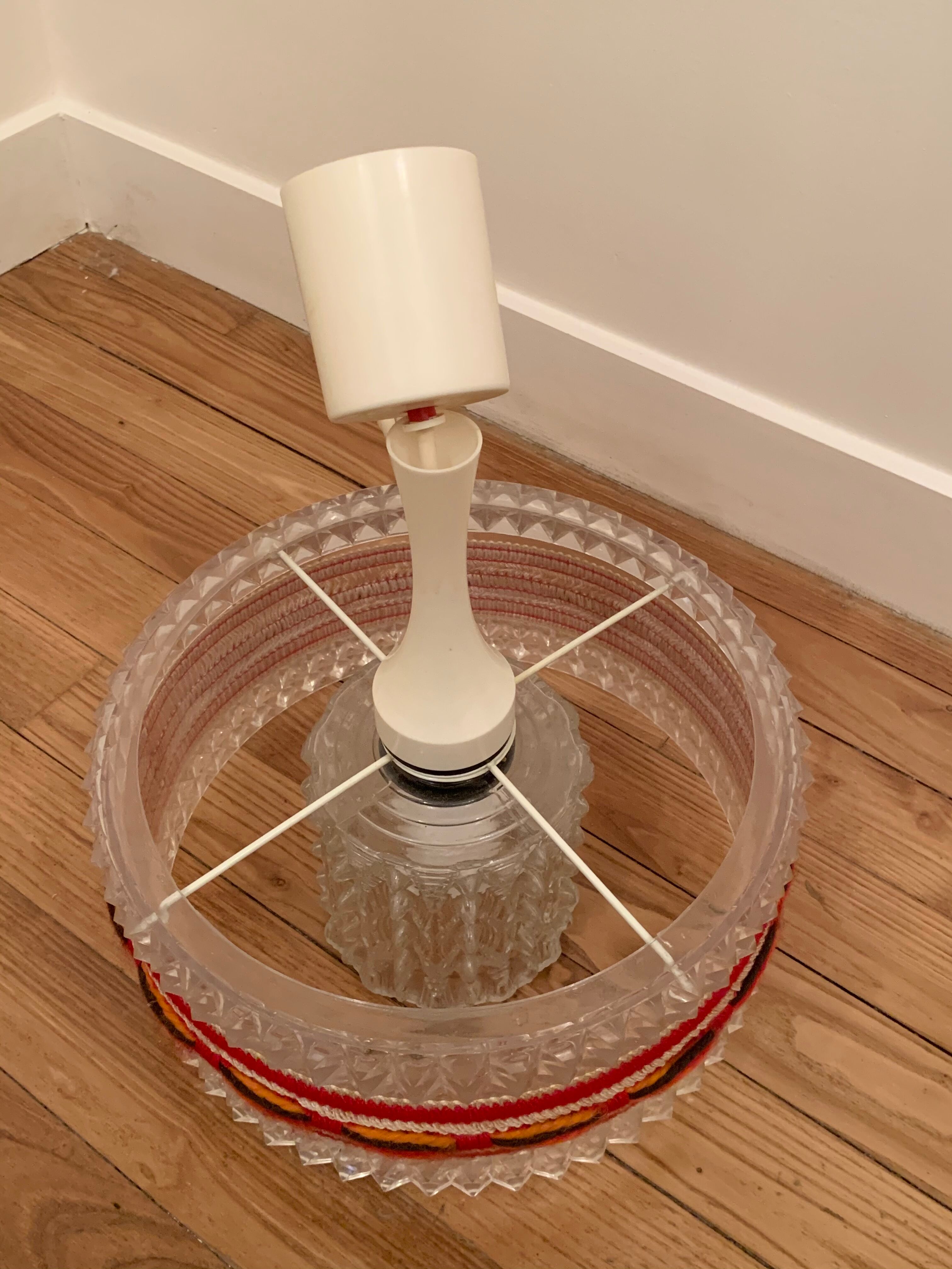 Suspension verre et plexiglas 1970