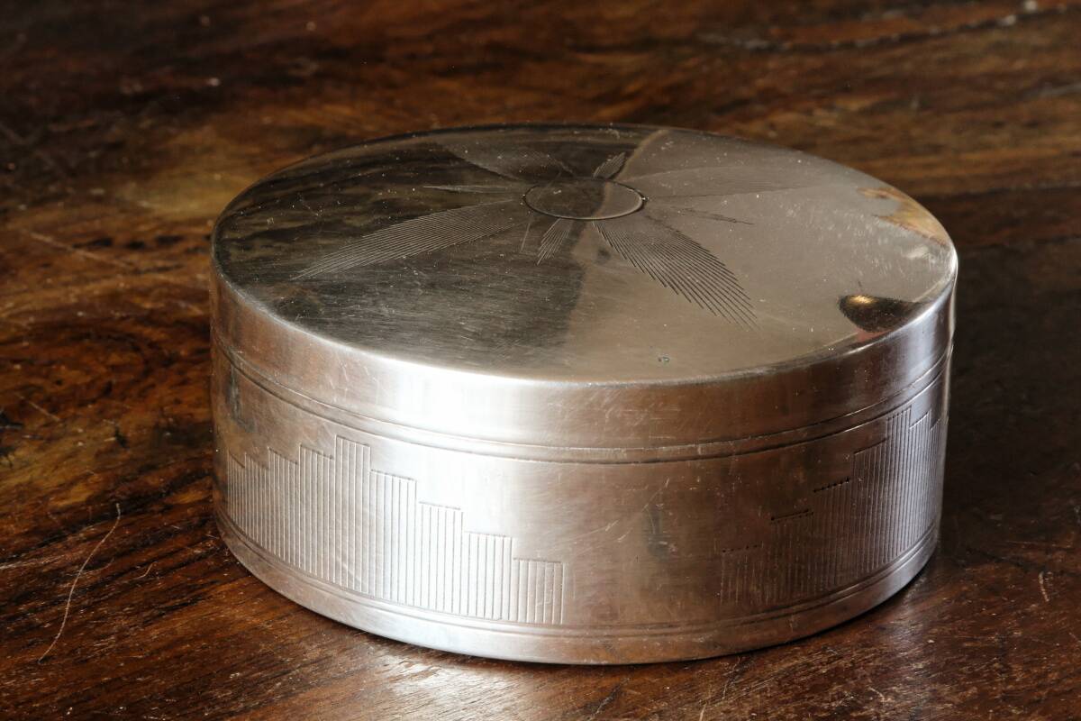 Circular silver-plated candy box, Art Deco period