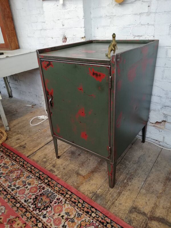 Placard industriel, meuble d'atelier en tôle