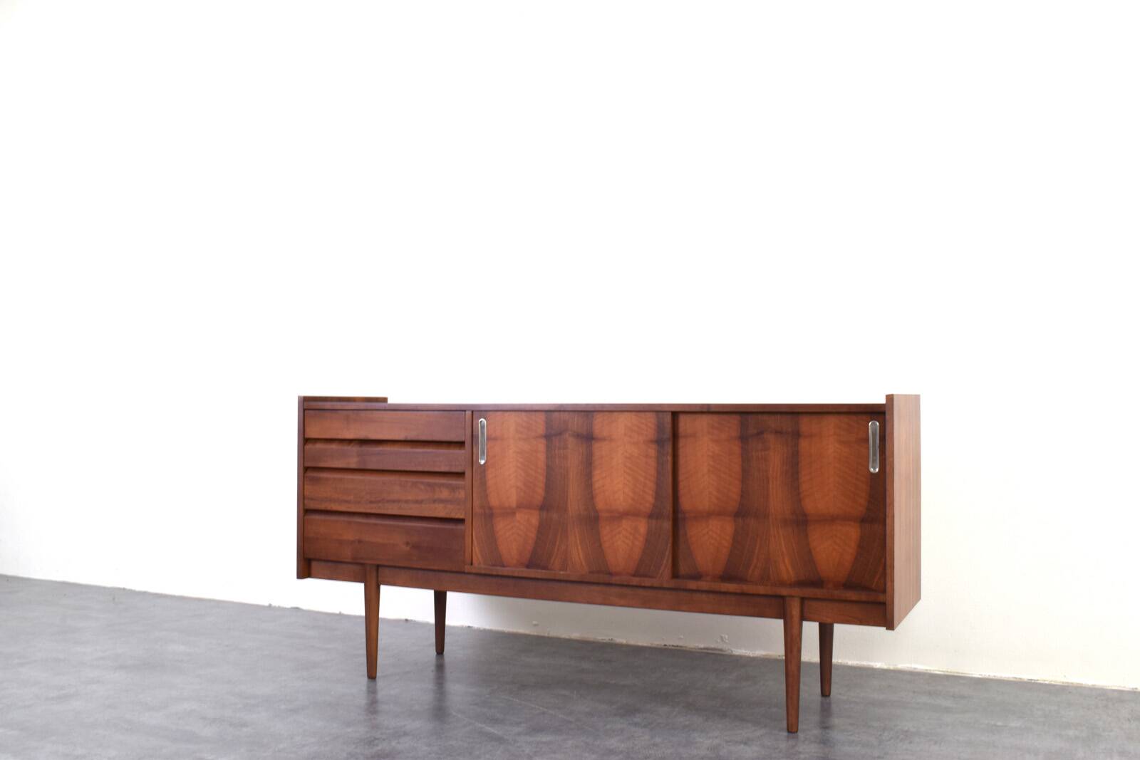 Mid-Century Polish Walnut Sideboard from Bytomskie Fabryki Mebli, 1960s.