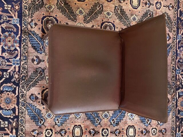 Suite de Quatre Chaises Matéo Grassi gainées de cuir bordeaux