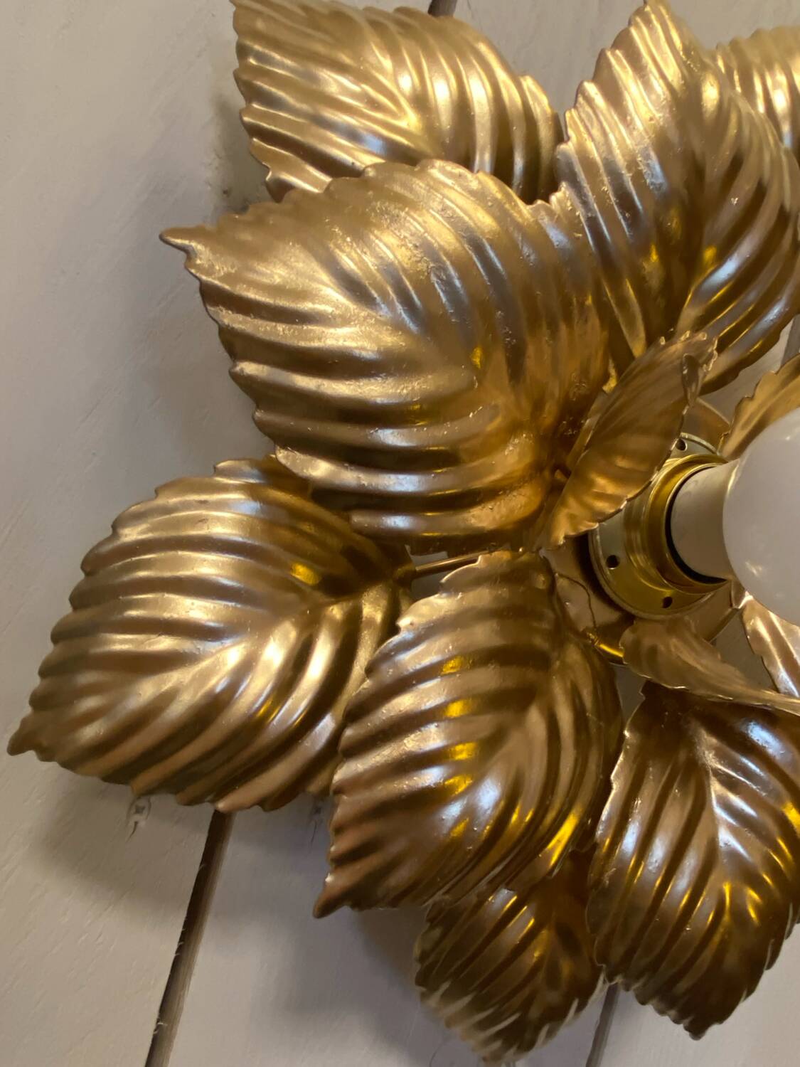 Golden flower wall light