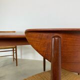 Extendable table by Gustav Bahus with 4 chairs by Peter Hvidt