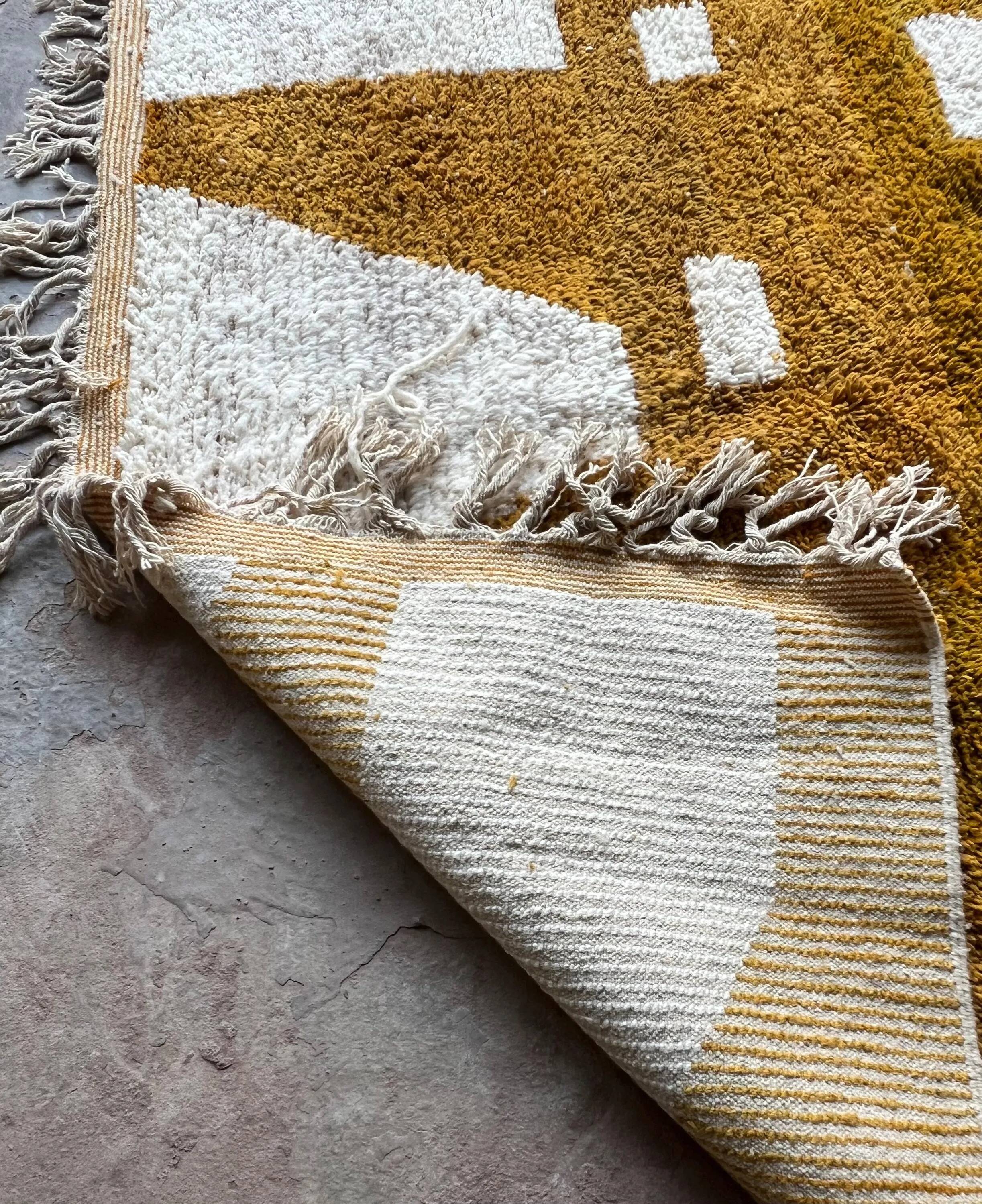 Moroccan wool rug handwoven 2.5x1.5 m