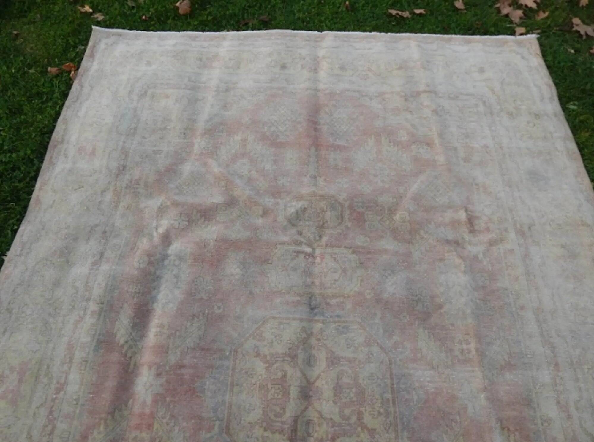 Vintage handmade Turkish rug 205x305 cm