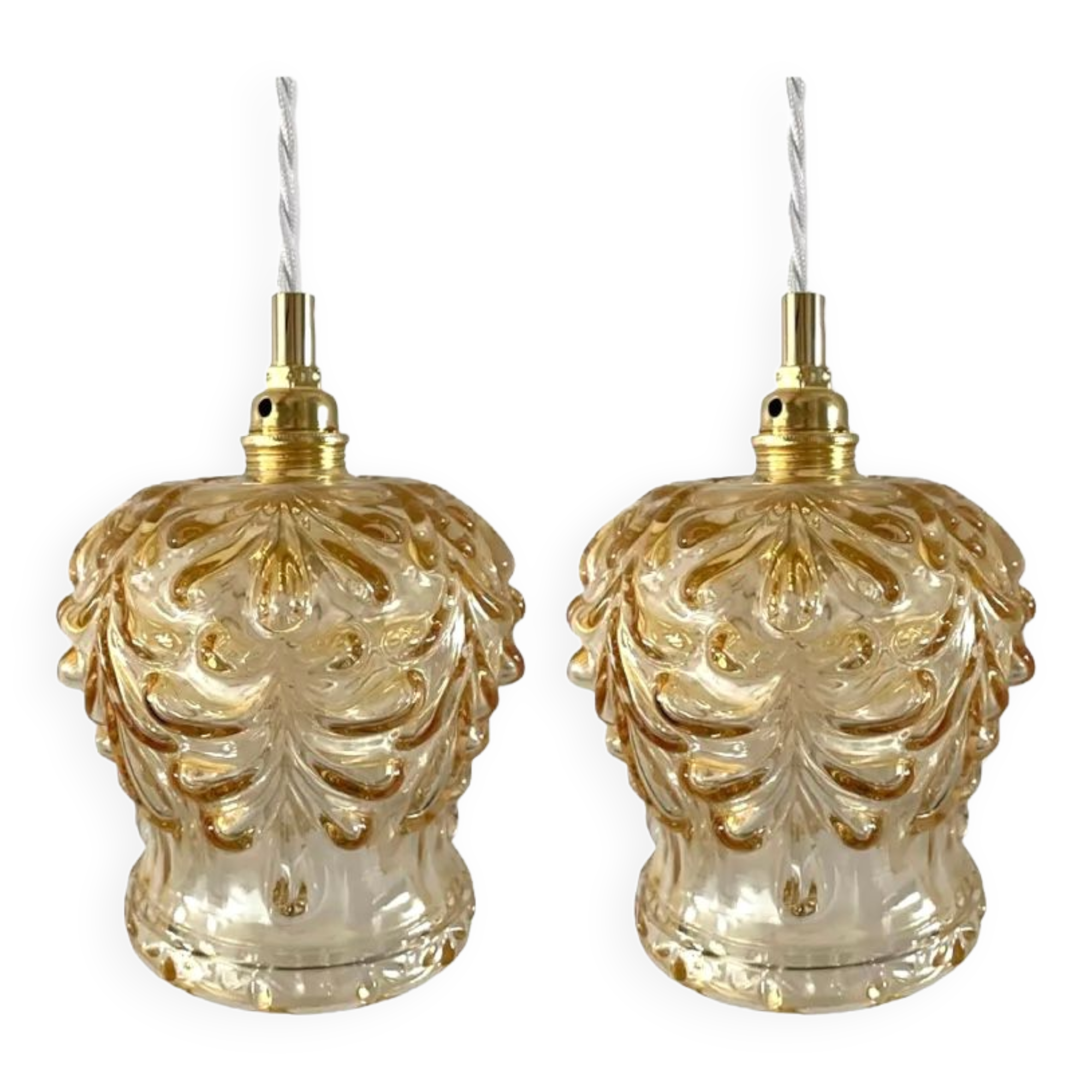 Set of two suspensions in gilded chiseled glass