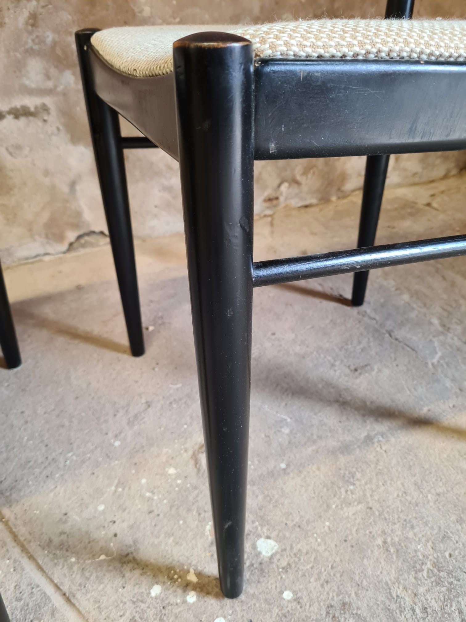 4 vintage wooden chairs 70"