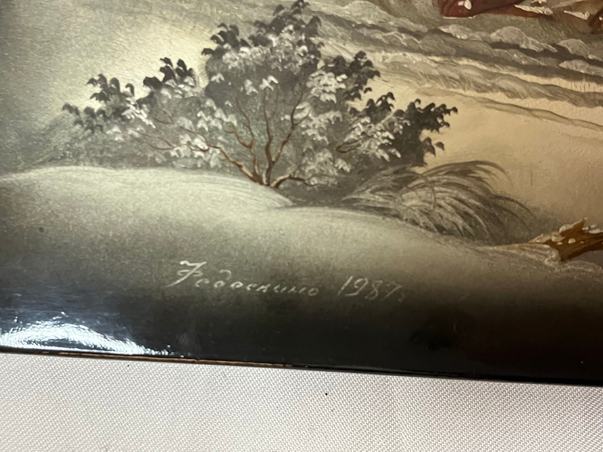 Peinture sur bois laqué Russie, Fedoskino, décor troïka datée 1987