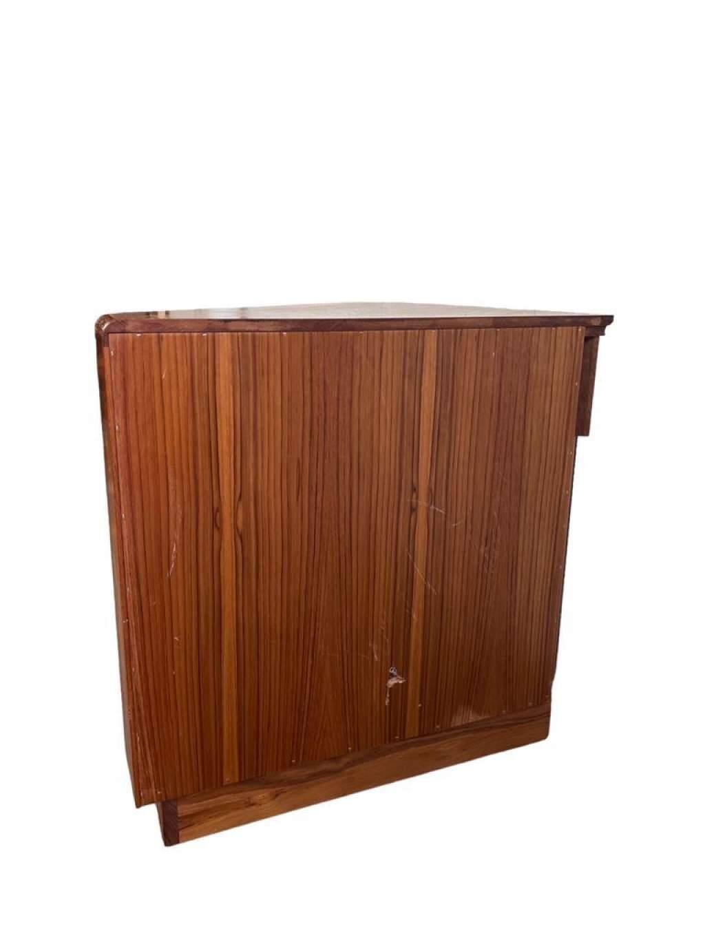Meuble d'angle vintage dyrlund en teck /. armoire