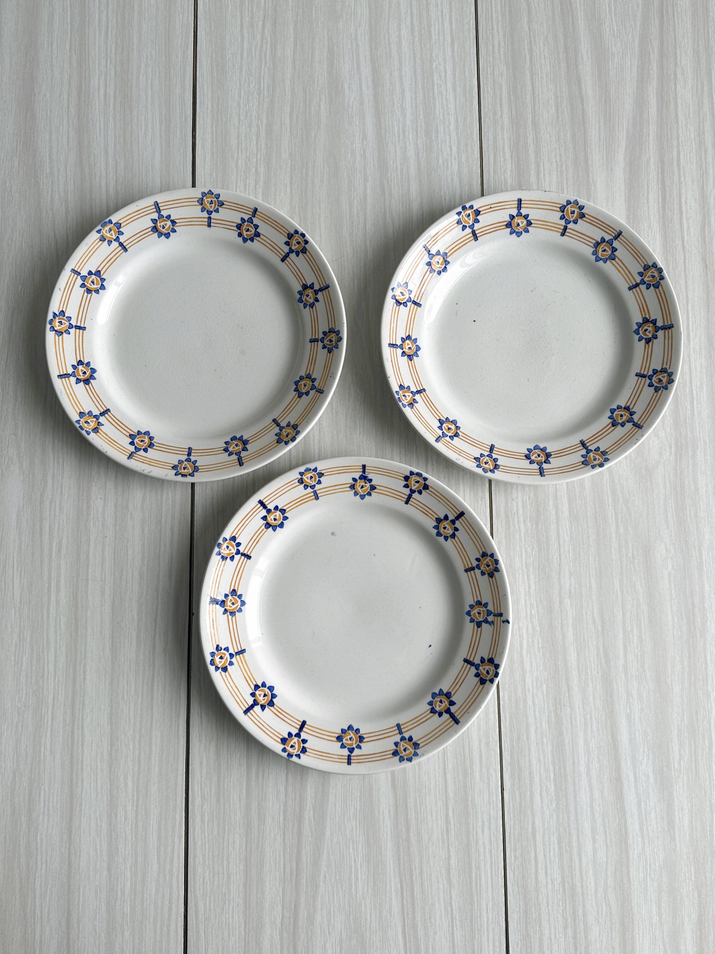 3 blue flower pattern dessert plates
