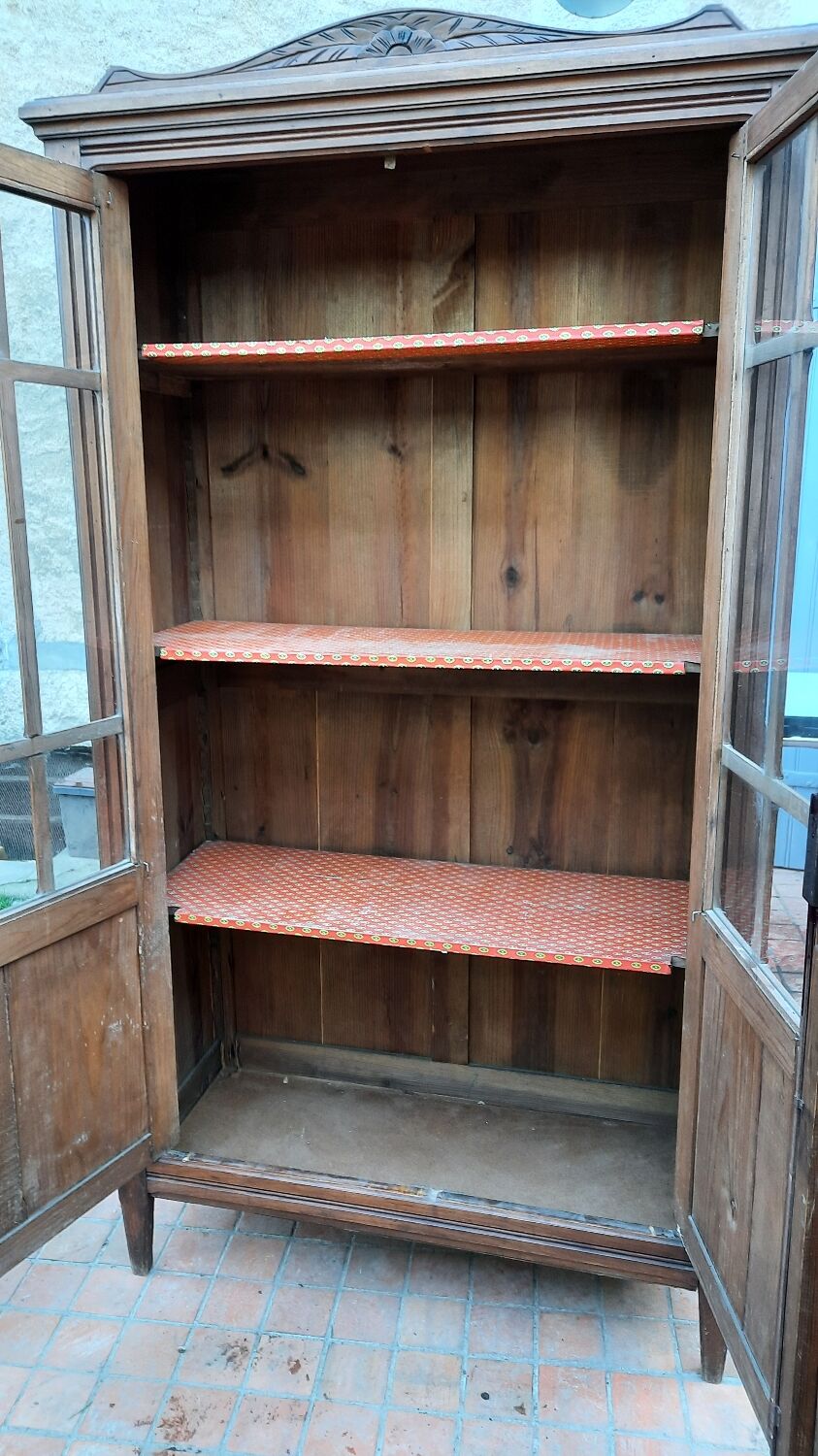 Art Deco style showcase