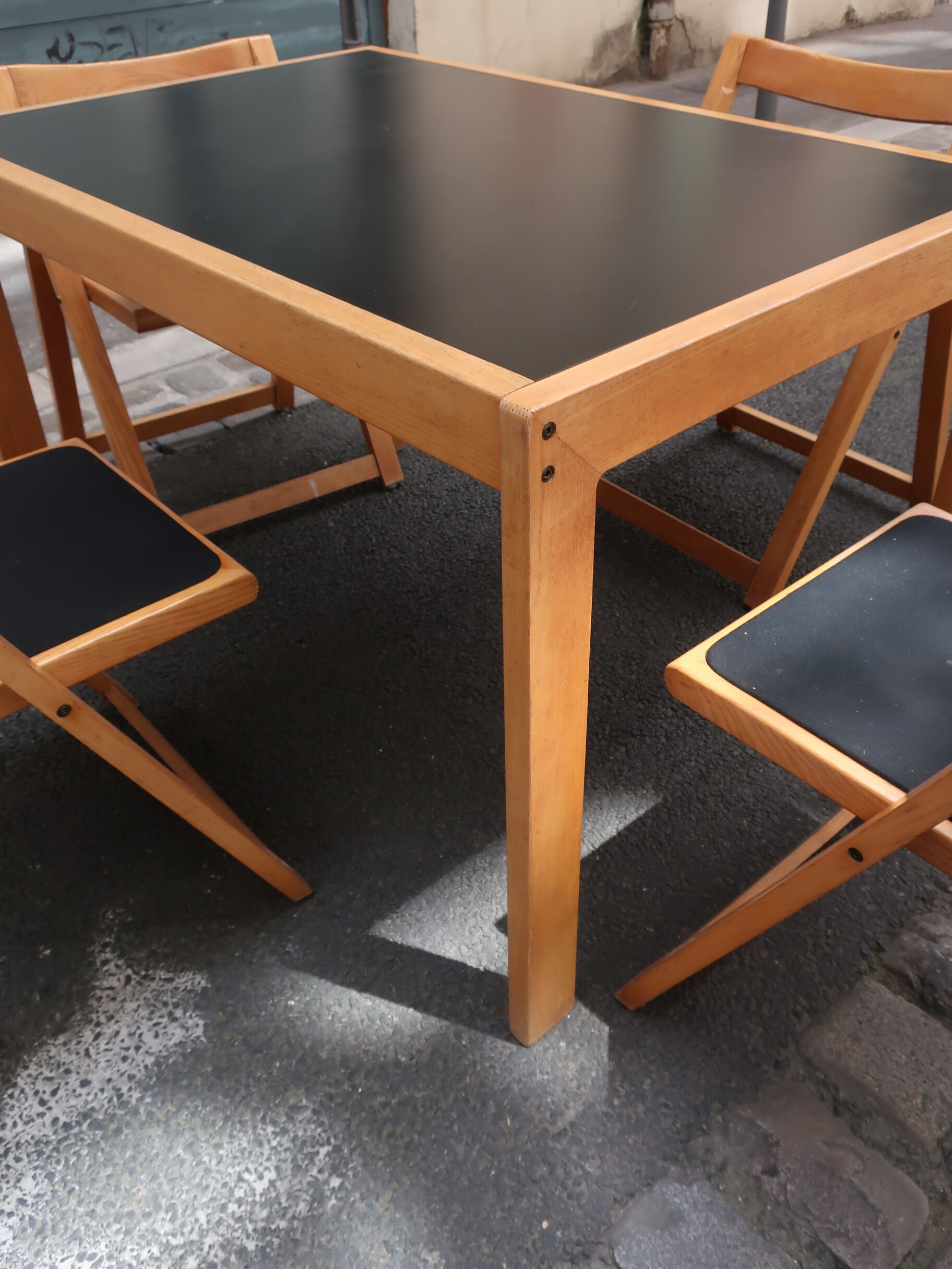 Dining table set and 4 chairs 80s