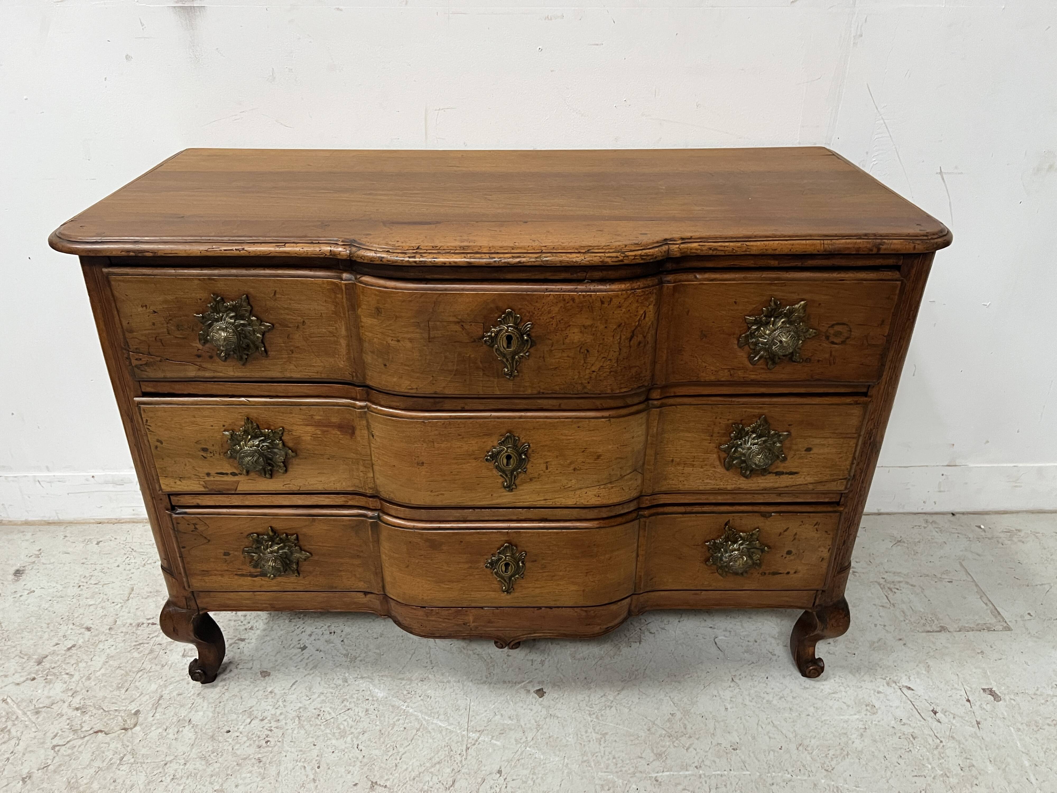 Louis XV commode with three drawers in solid walnut, 18th century