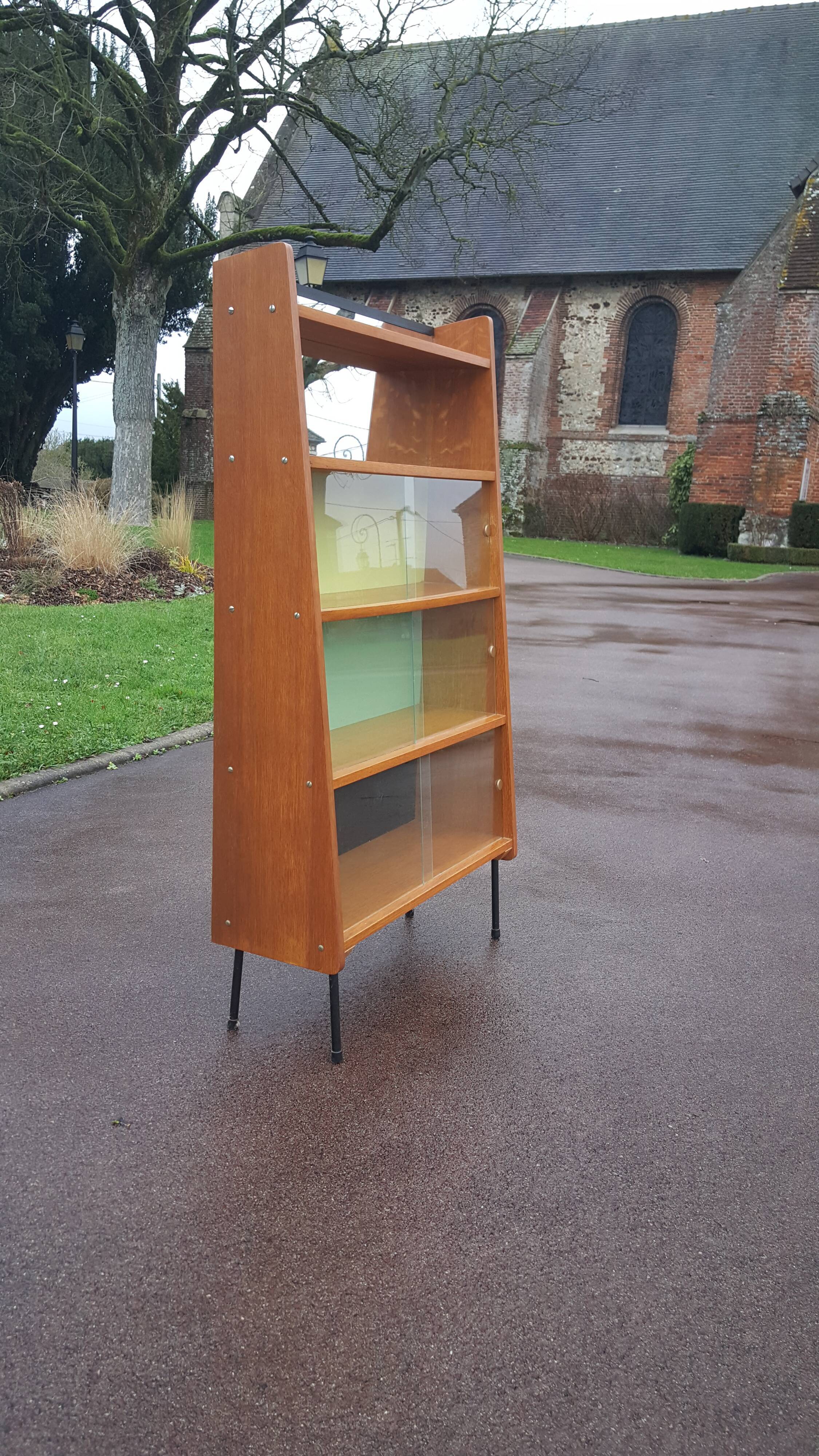 Showcase garlic by Pierre guariche